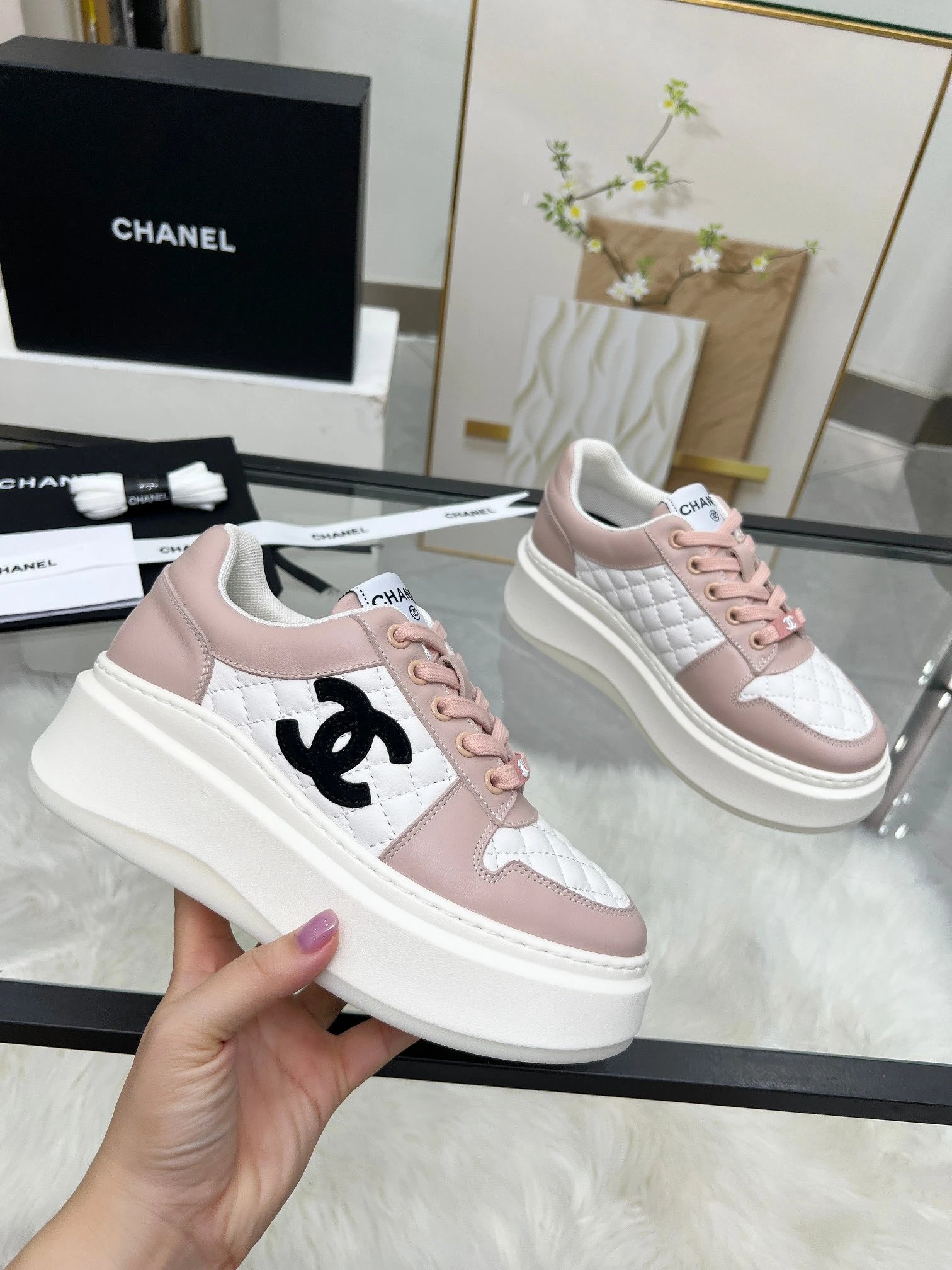 Chanel 25C Sneakers Pink - Gallery Image 4 - Detailed View
