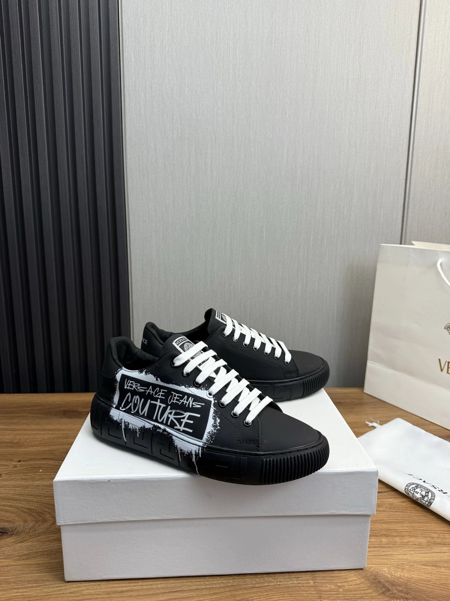 Couple Leather Low Top Sneakers Street Style Onyx Black - Gallery Image 4 - Detailed View