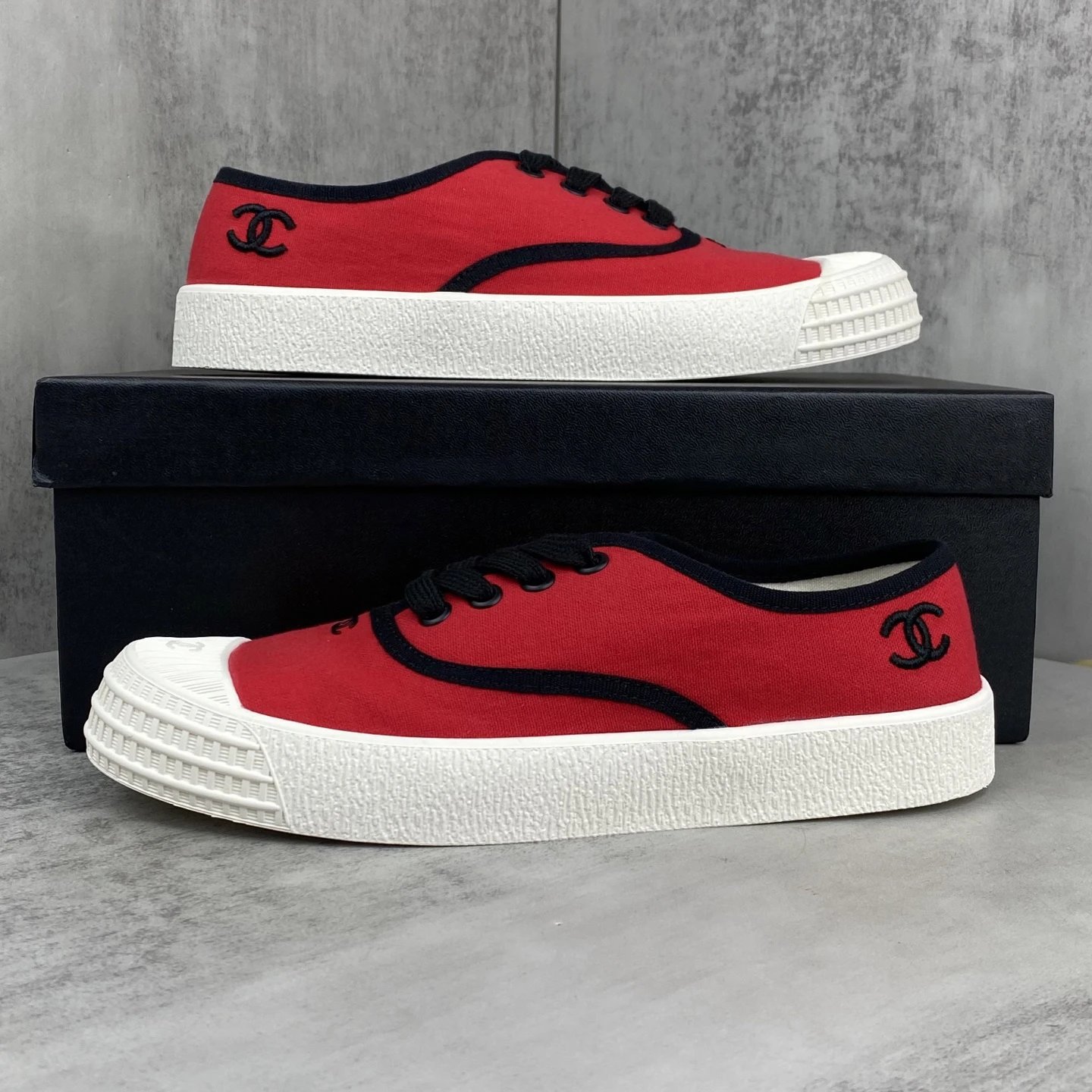 Vintage Canvas Low Top Sneakers with Rubber Sole Crimson Red - Gallery Image 9 - Detailed View
