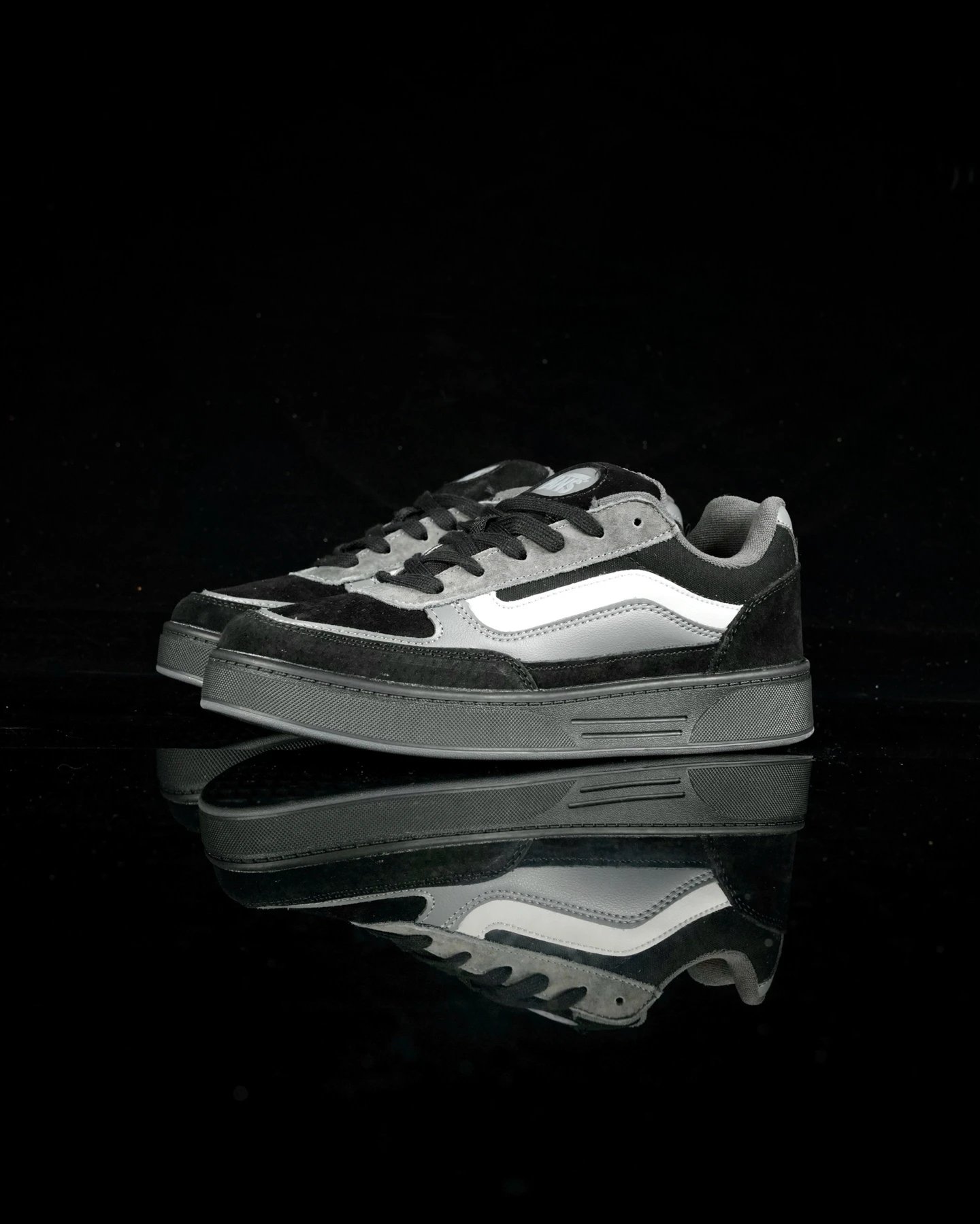 Retro Suede Leather Skate Shoes Ebony Black - Gallery Image 1 - Detailed View