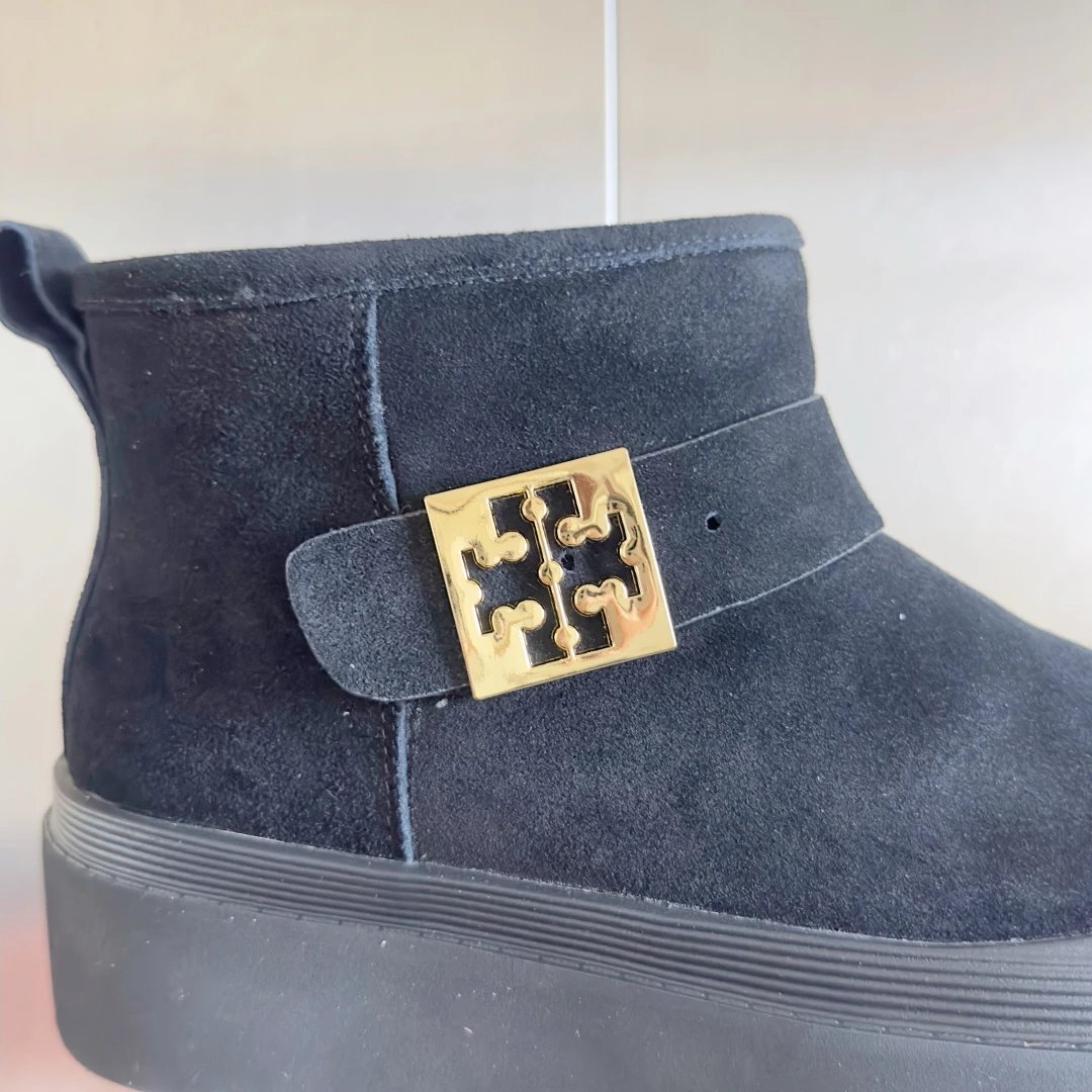 Women's Shearling Leather Platform Snow Boots Onyx Black - Gallery Image 8 - Detailed View