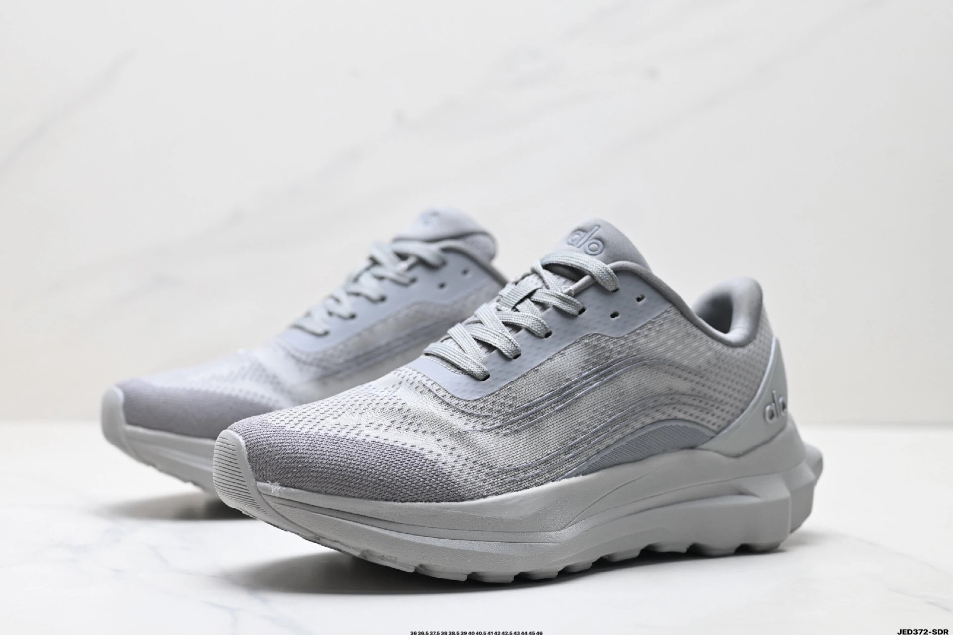 Alo Yoga Alo Runner Sneakers Grey - Gallery Image 4 - Detailed View