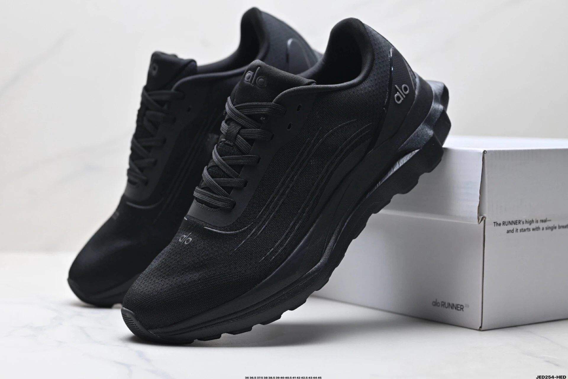 Alo Yoga Alo Runner Sneakers Black - Gallery Image 8 - Detailed View
