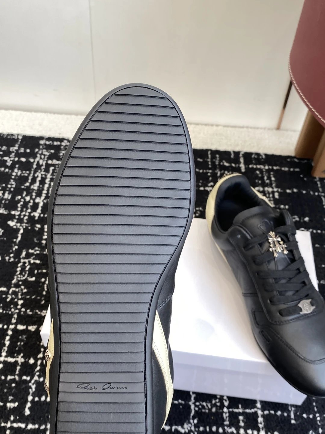 Retro Leather Trainer Sneakers Noir Ivory - Gallery Image 9 - Detailed View