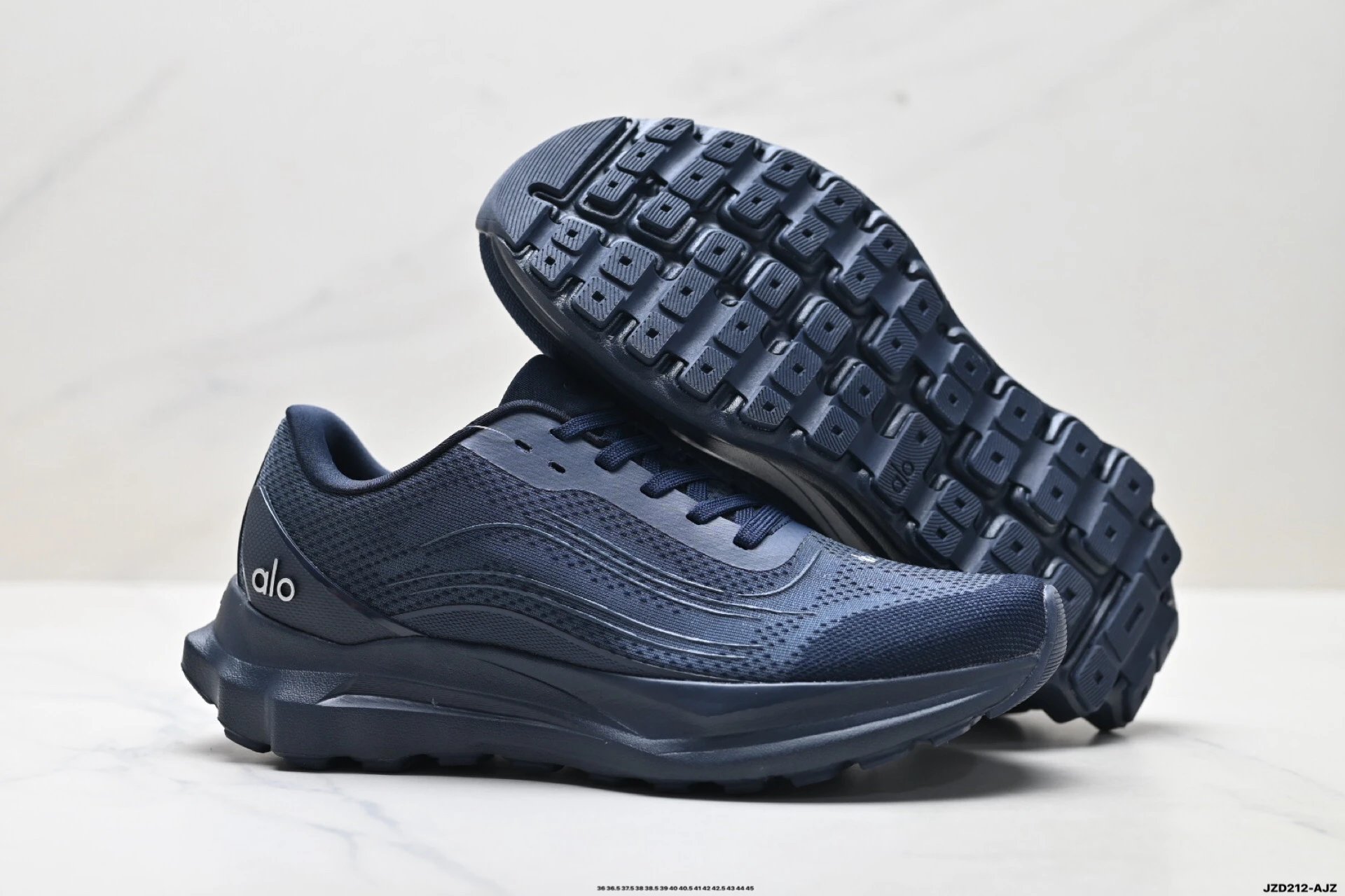 Alo Yoga Alo Runner Sneakers Navy - Gallery Image 5 - Detailed View