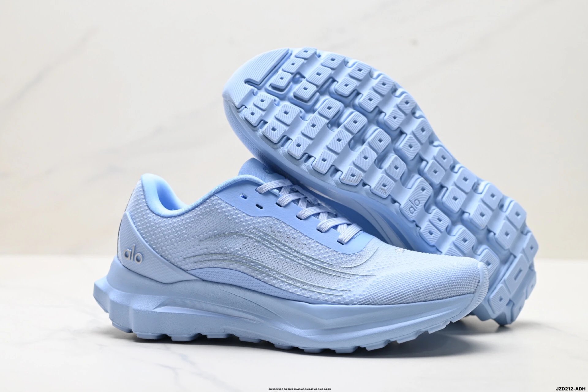 Alo Yoga Alo Runner Sneakers Blue - Gallery Image 5 - Detailed View