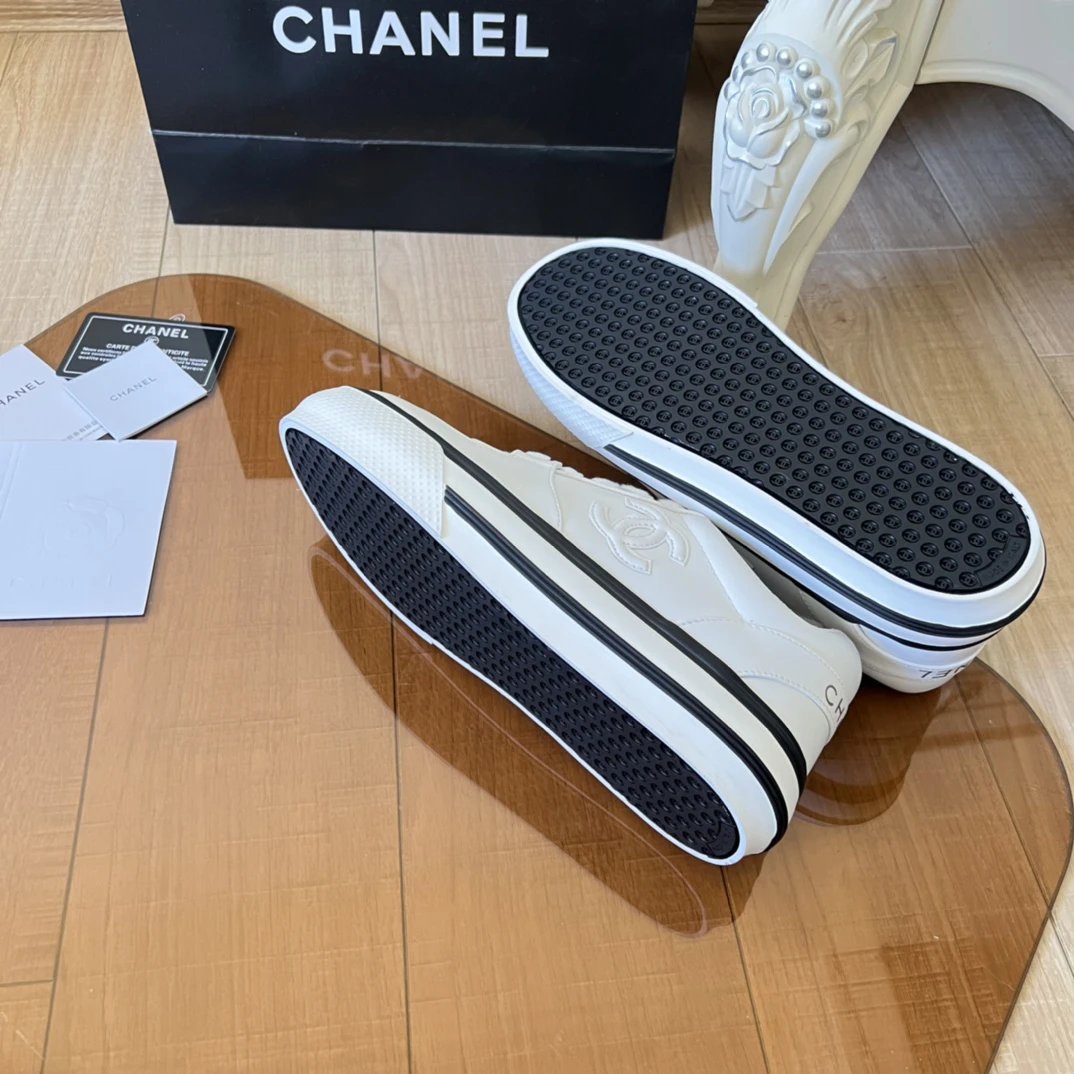 Chanel White Low-Top Sneakers - Gallery Image 8 - Detailed View