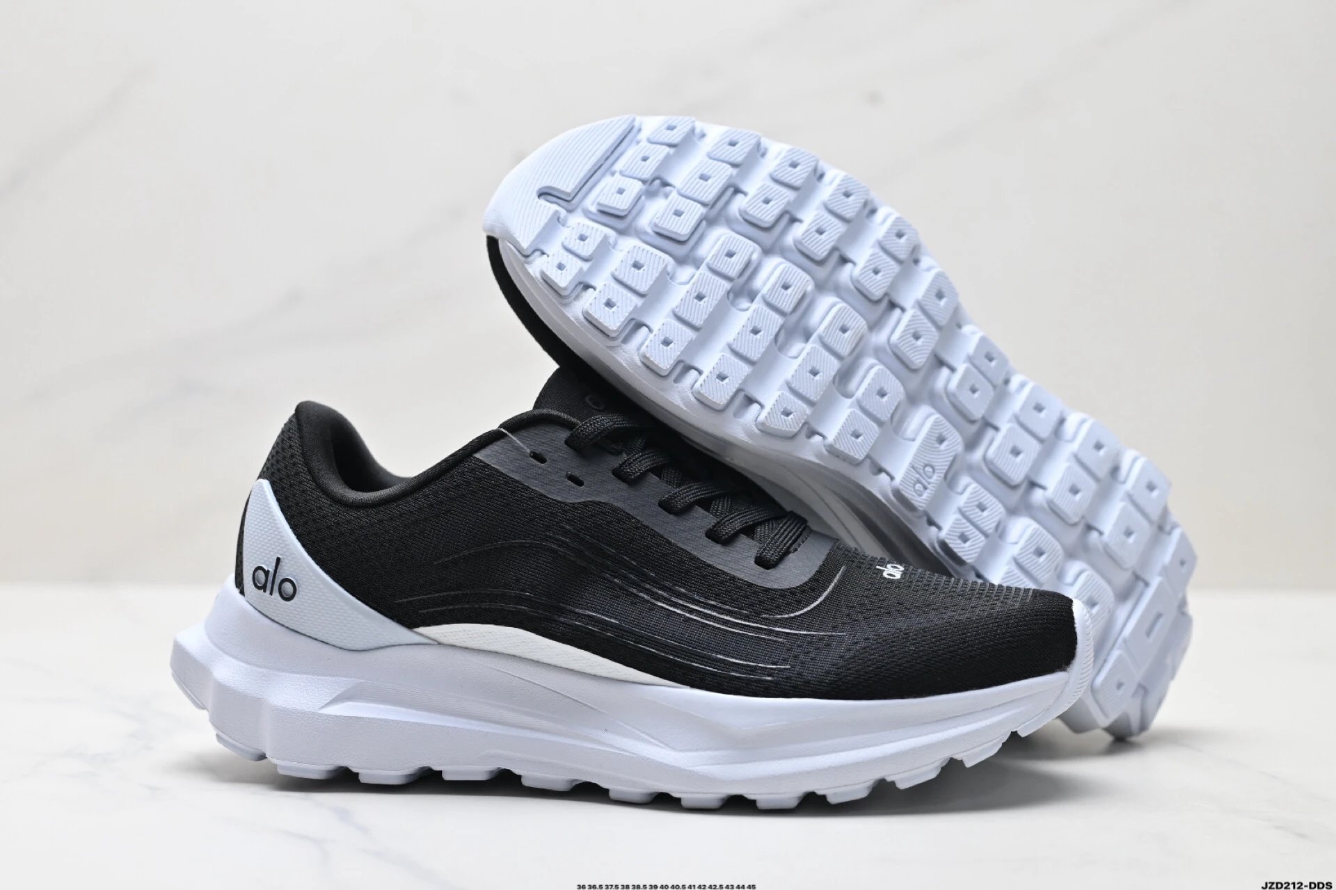 Alo Yoga Alo Runner Sneakers Black White - Gallery Image 5 - Detailed View