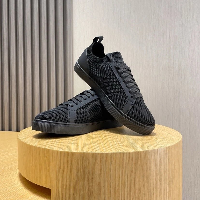 Lacoste Black Classic Sneakers - Gallery Image 3 - Detailed View