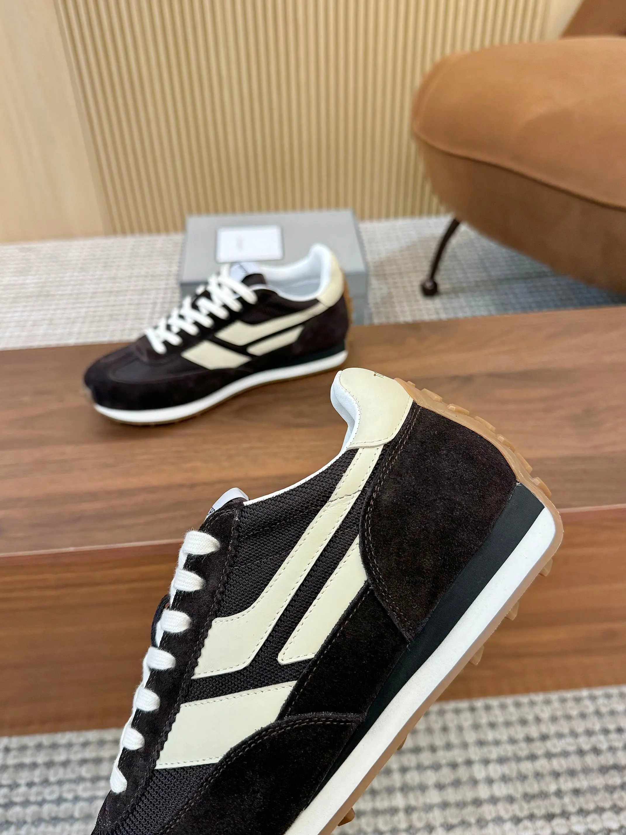 Vintage Suede Mesh Sneakers Ivory Black - Gallery Image 4 - Detailed View