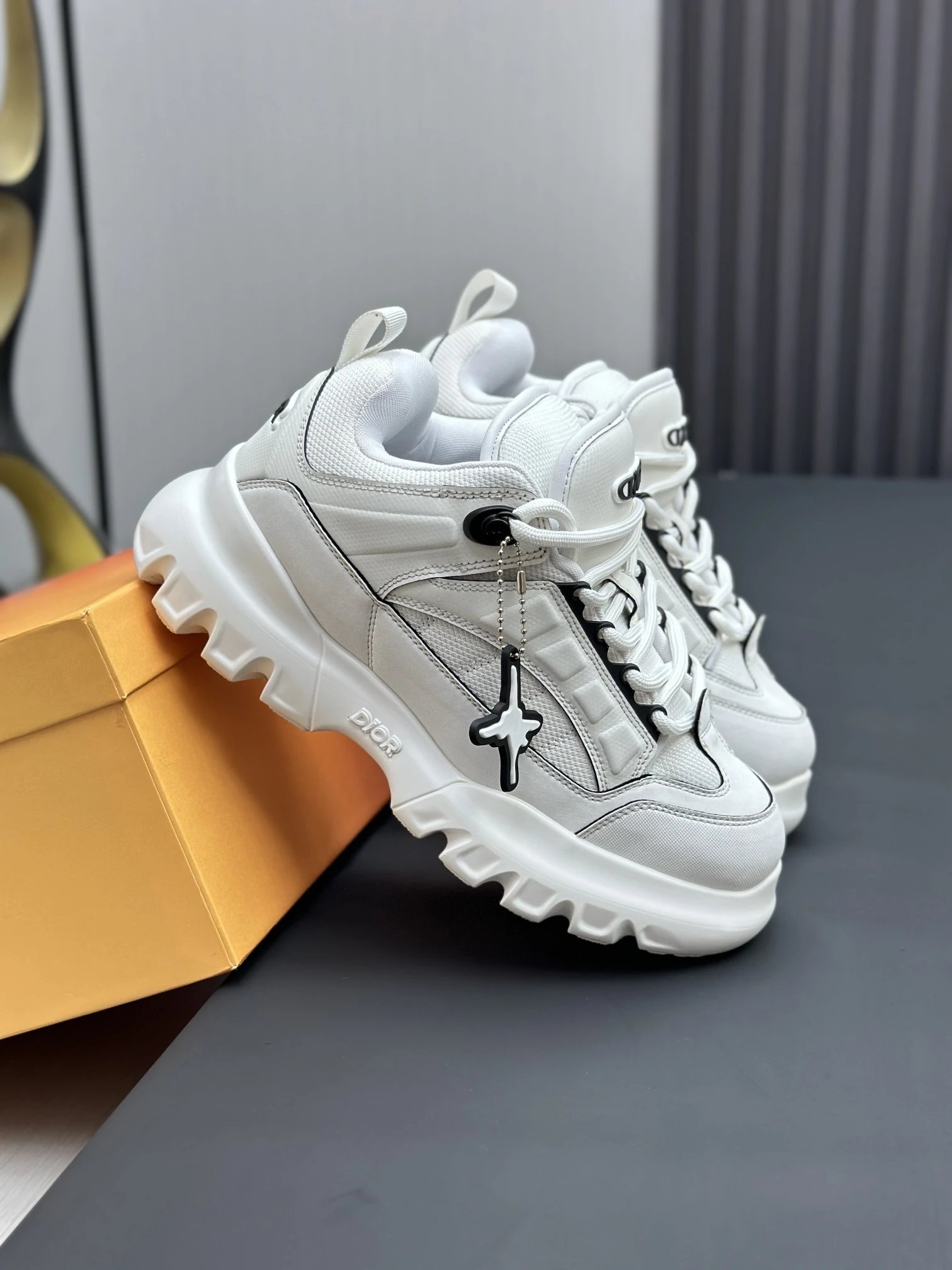 Dior x Levis Hamilton Sneakers White - Gallery Image 5 - Detailed View