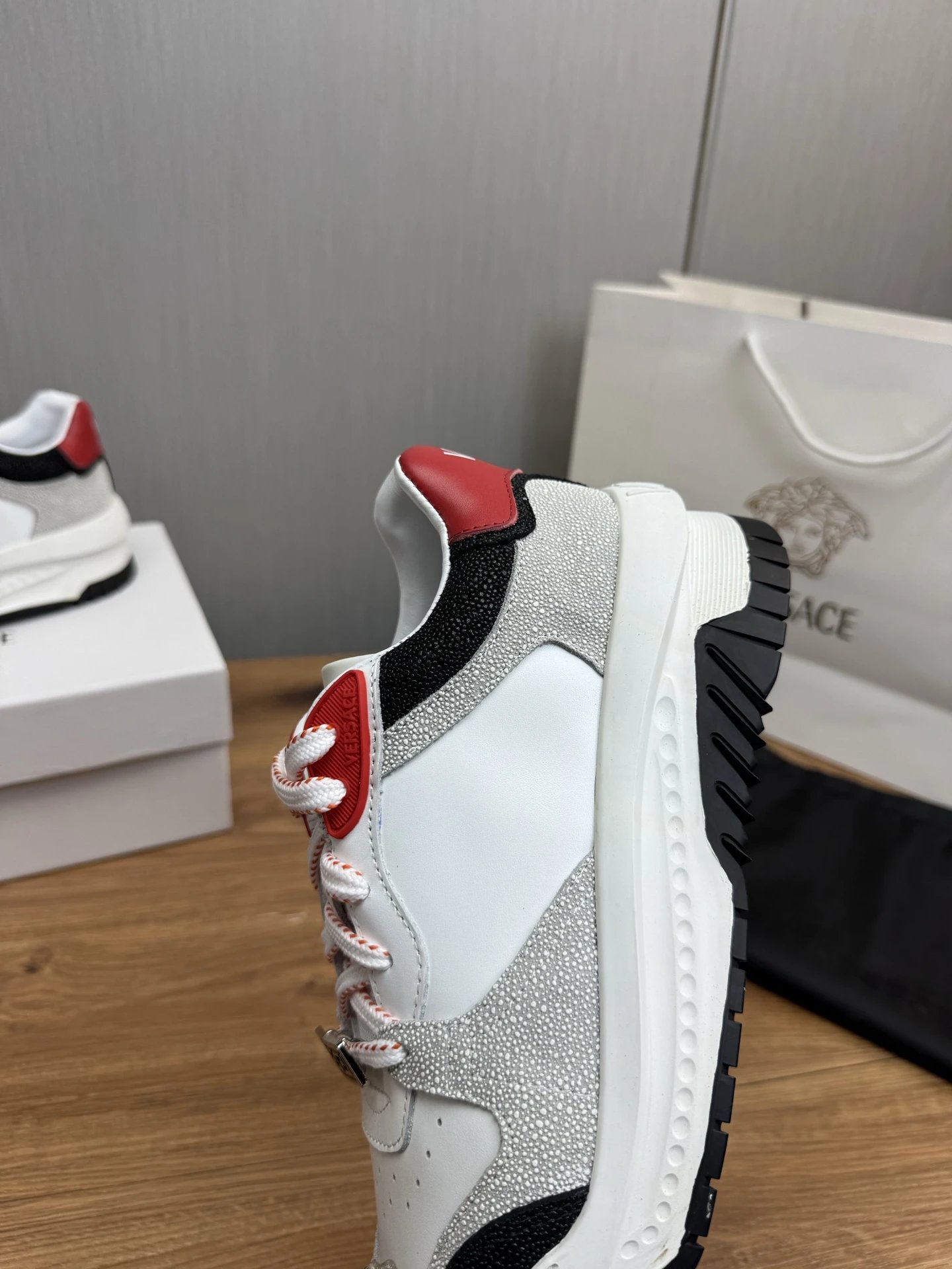 Luxury Leather Sneakers Monochrome Rouge - Gallery Image 9 - Detailed View