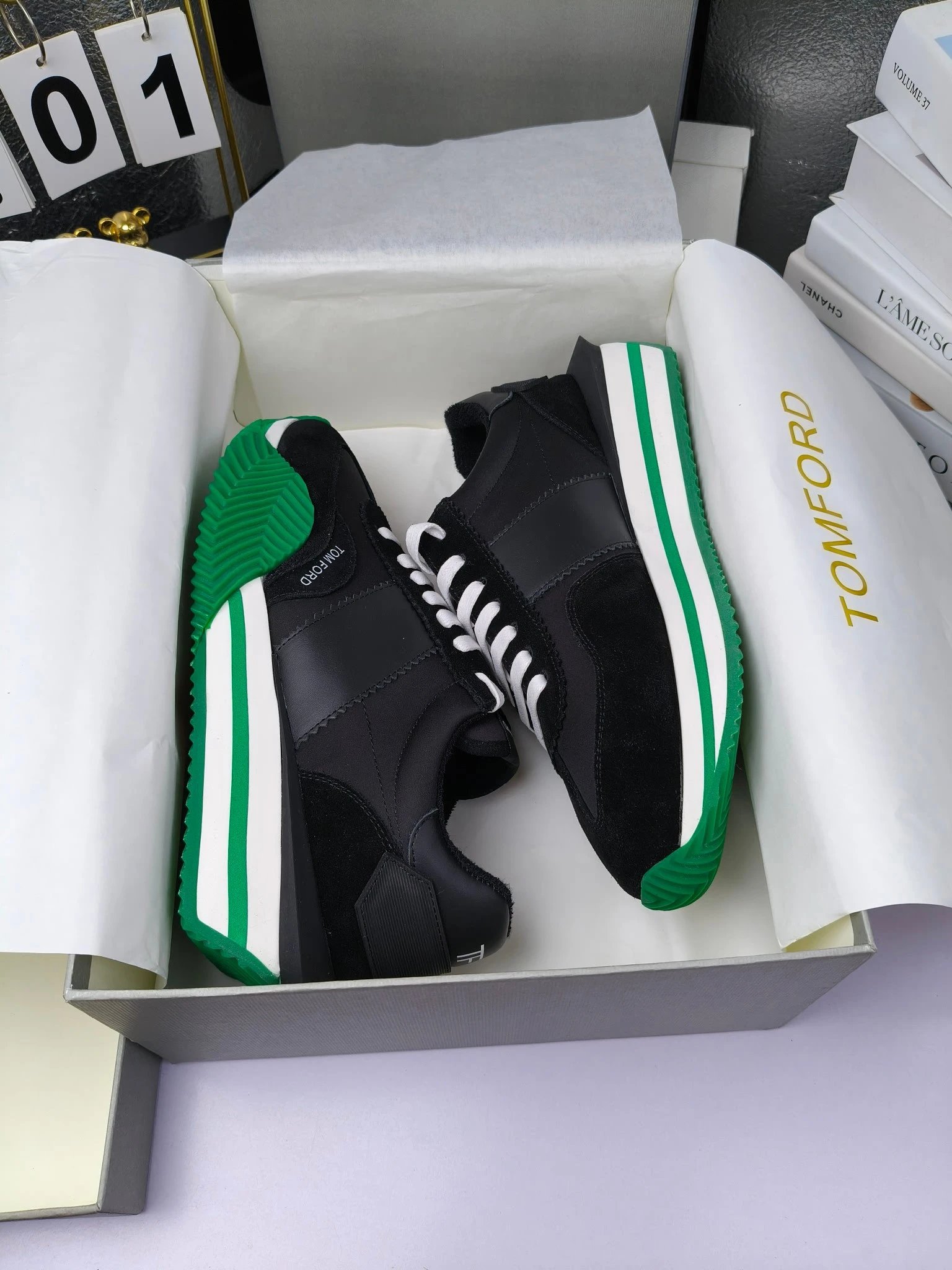 Retro Leather Sneakers Green Trim - Gallery Image 8 - Detailed View