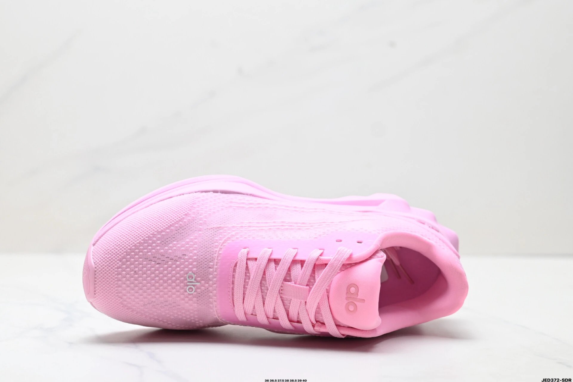 Alo Yoga Alo Runner Sneakers Pink - Gallery Image 3 - Detailed View