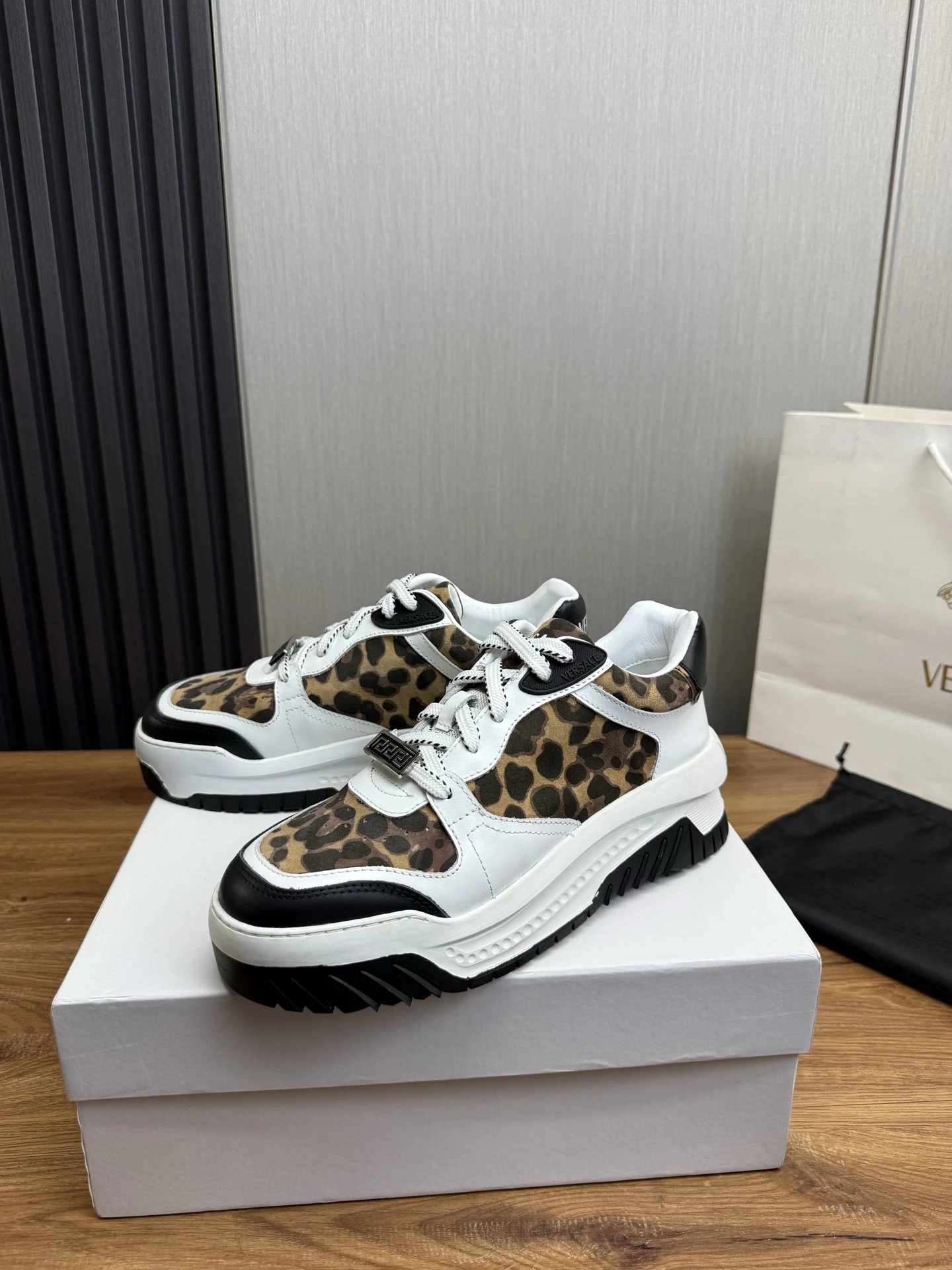 Luxury Leather Sneakers Leopard - Gallery Image 3 - Detailed View