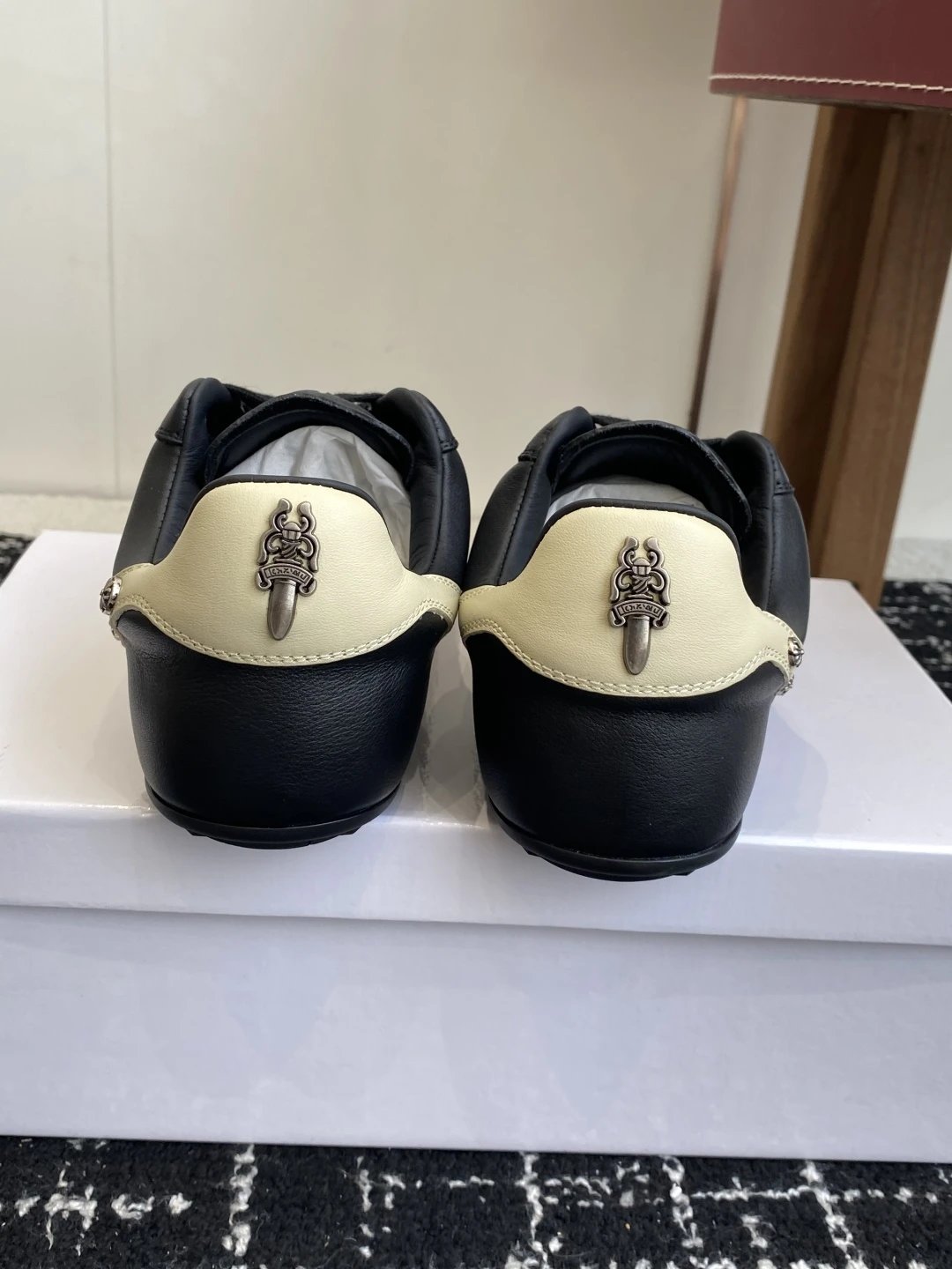 Retro Leather Trainer Sneakers Noir Ivory - Gallery Image 8 - Detailed View