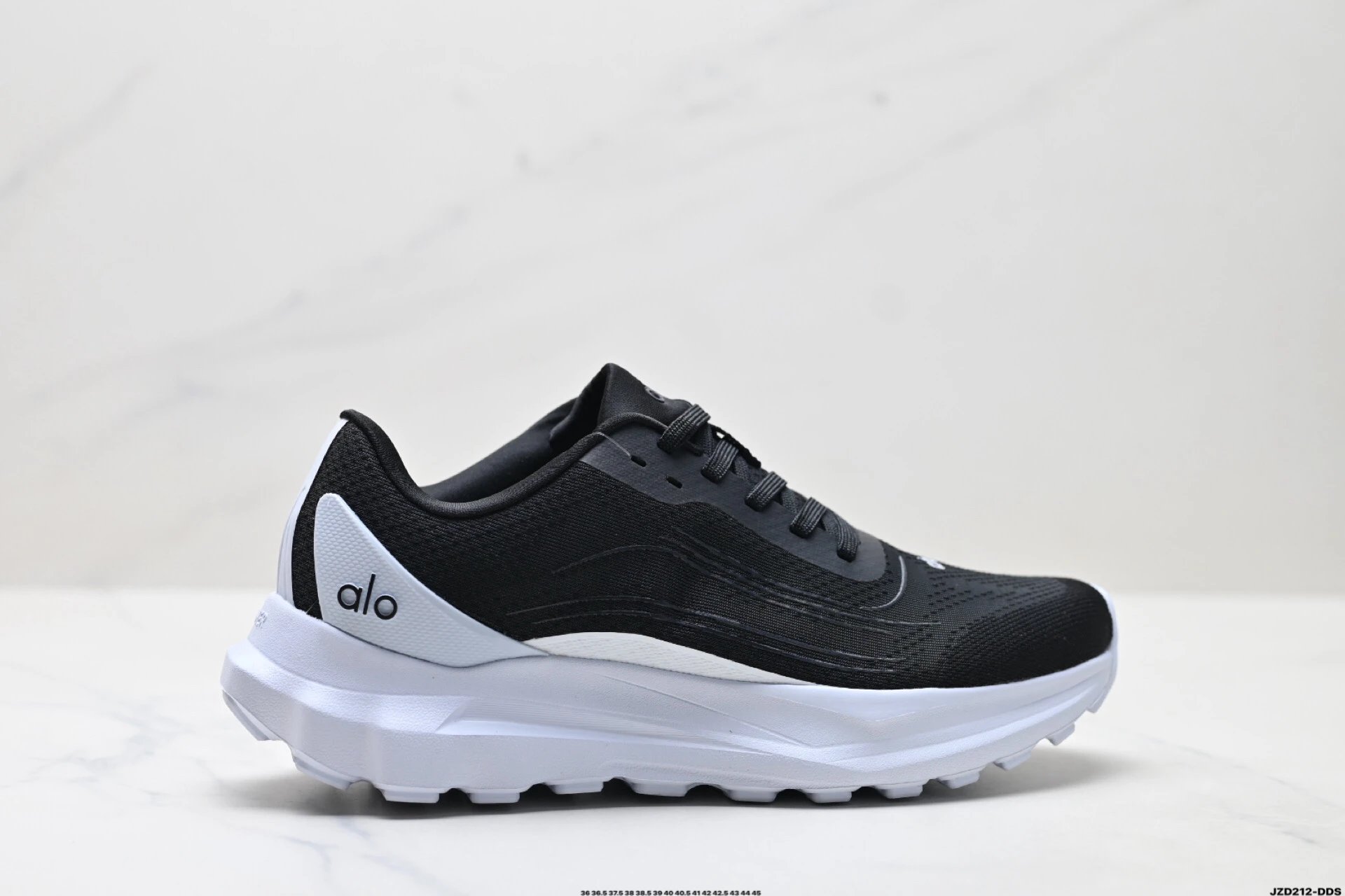 Alo Yoga Alo Runner Sneakers Black White - High Quality Product Image - Cnfans