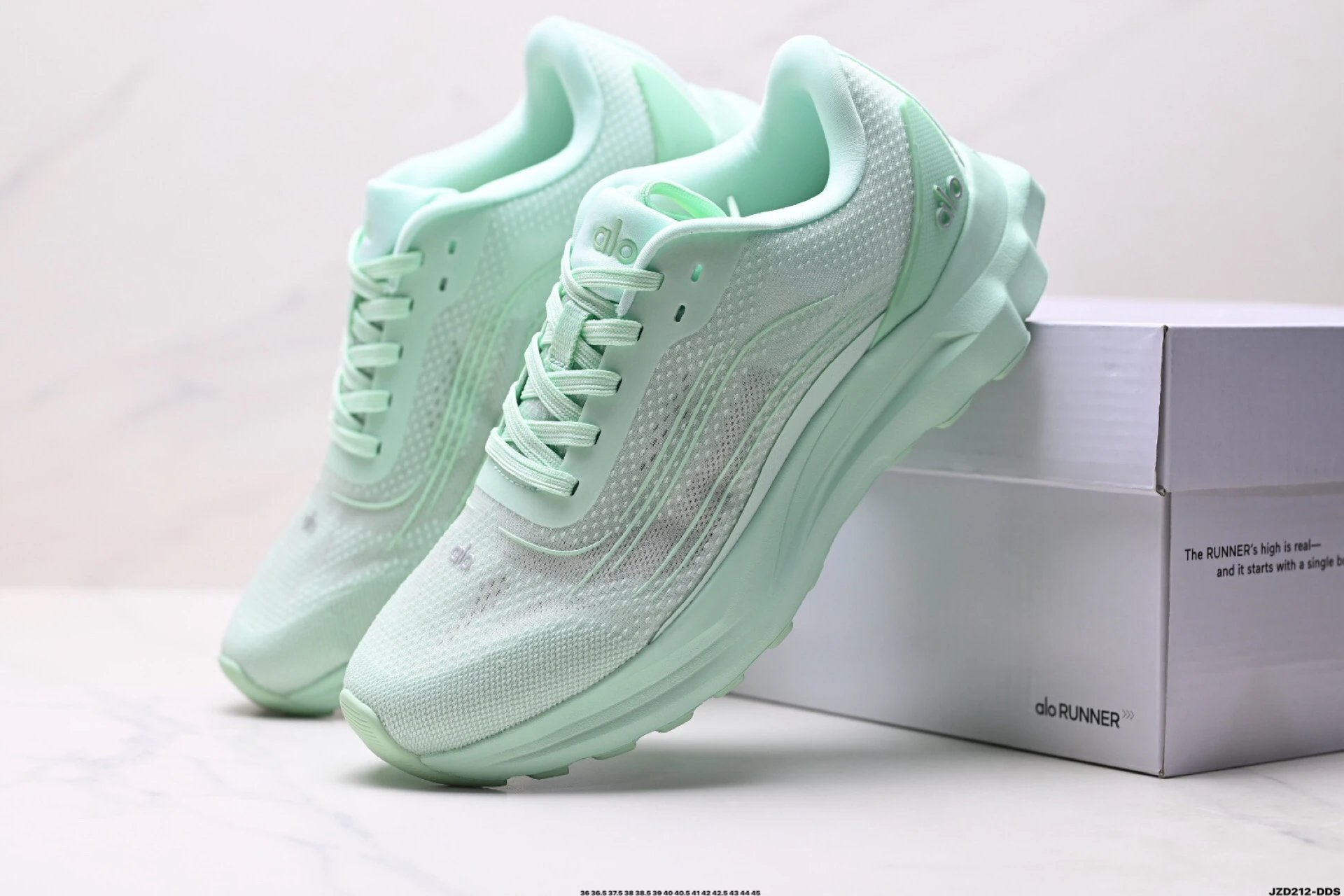 Alo Yoga Alo Runner Sneakers Green - Gallery Image 8 - Detailed View