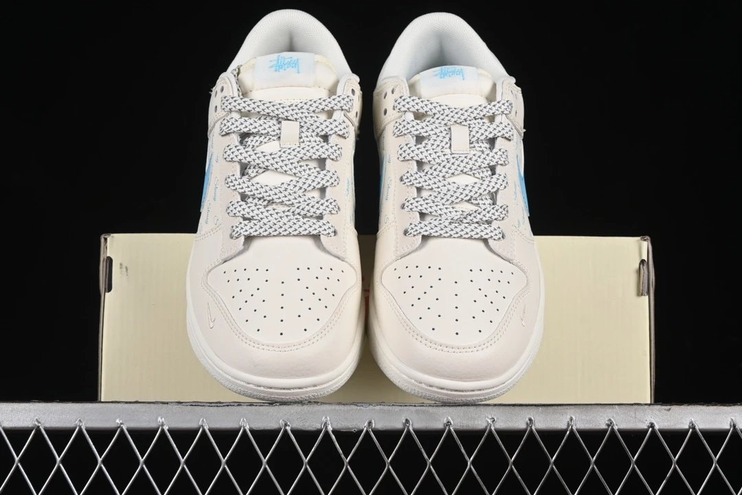 Casual Leather Sneakers Ivory Azure - Gallery Image 4 - Detailed View