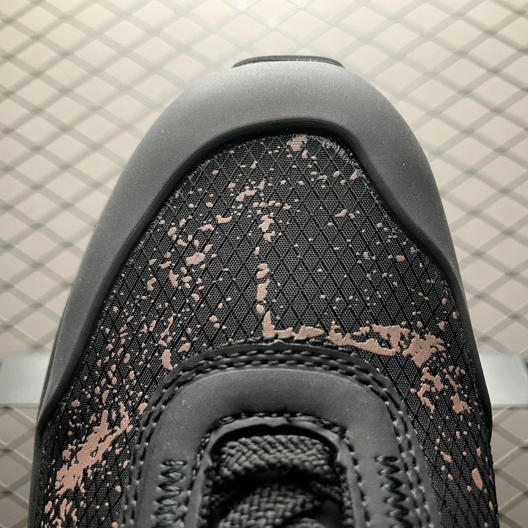 Outdoor Mesh Sneakers Onyx - Gallery Image 7 - Detailed View