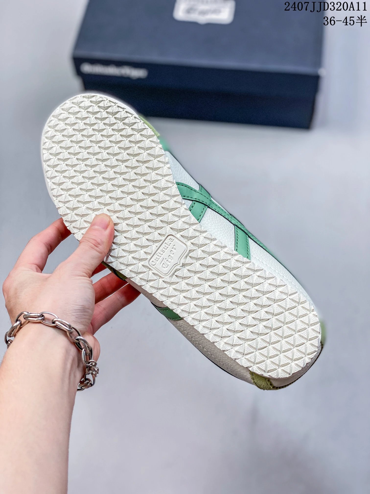 Onitsuka Tiger Mexico 66 Slip-On Sneakers Green - Gallery Image 5 - Detailed View