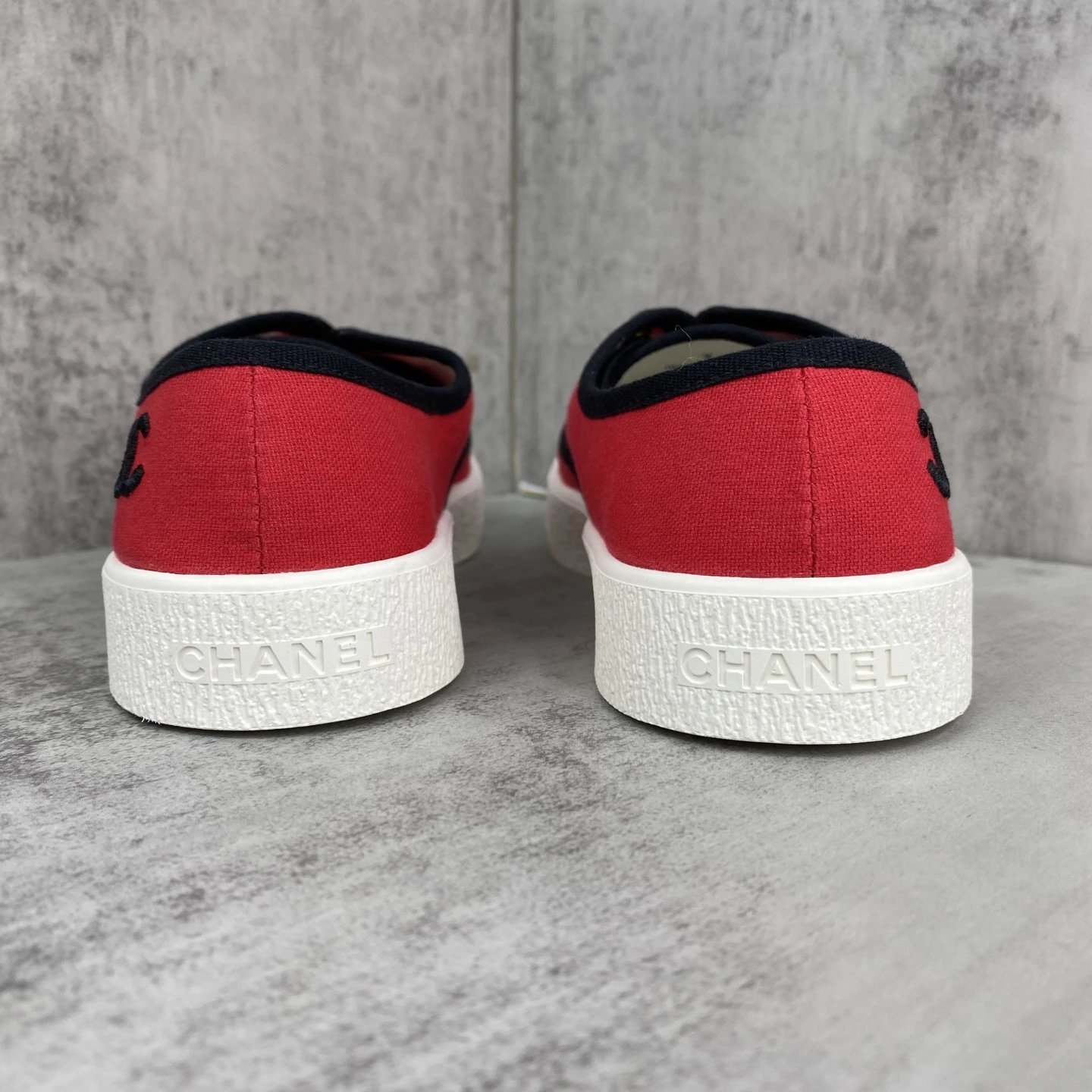 Vintage Canvas Low Top Sneakers with Rubber Sole Crimson Red - Gallery Image 5 - Detailed View