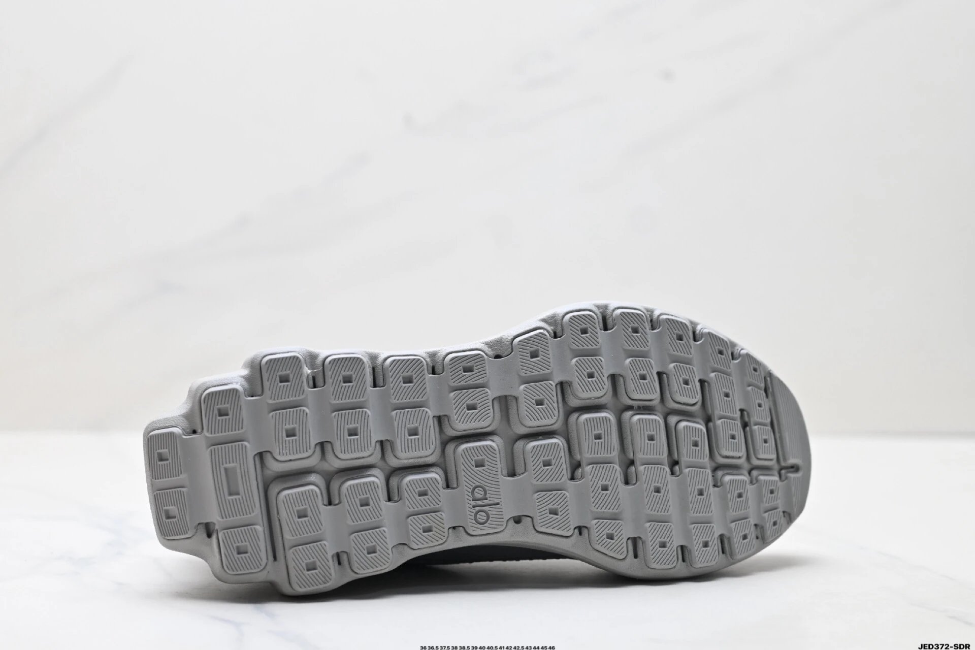 Alo Yoga Alo Runner Sneakers Grey - Gallery Image 9 - Detailed View