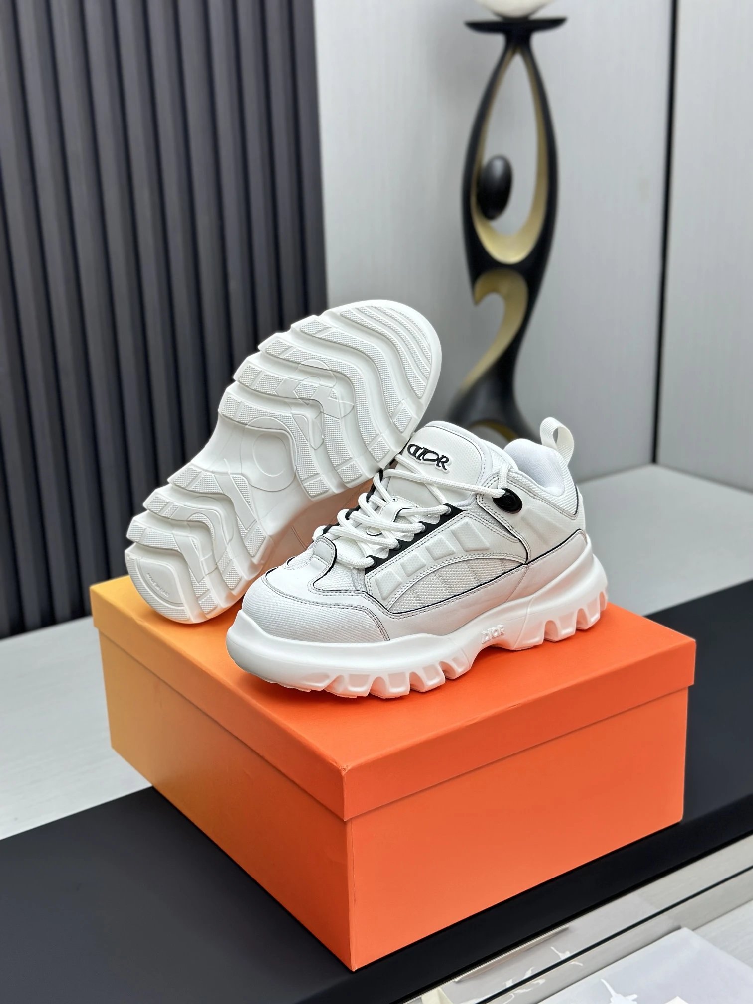 Dior x Levis Hamilton Sneakers White - Gallery Image 7 - Detailed View