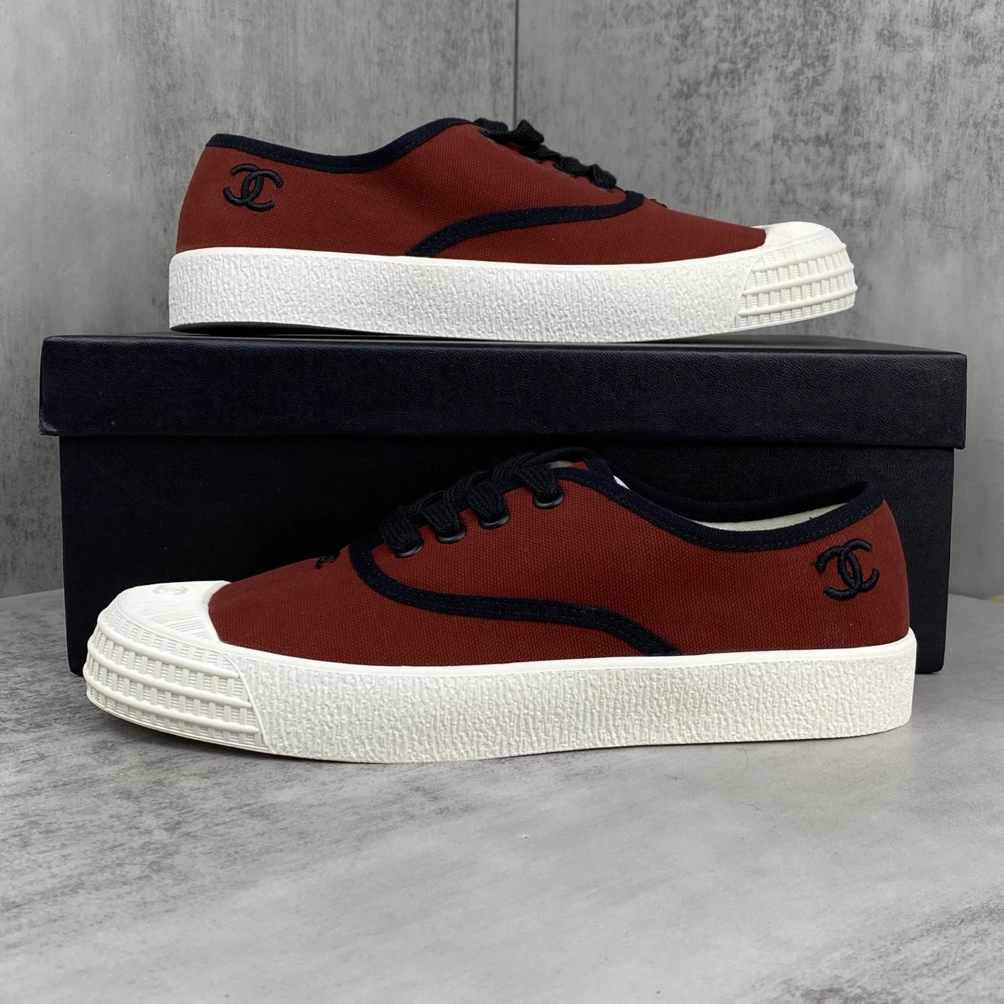 Vintage Canvas Low Top Sneakers with Rubber Sole in Crimson - Gallery Image 9 - Detailed View