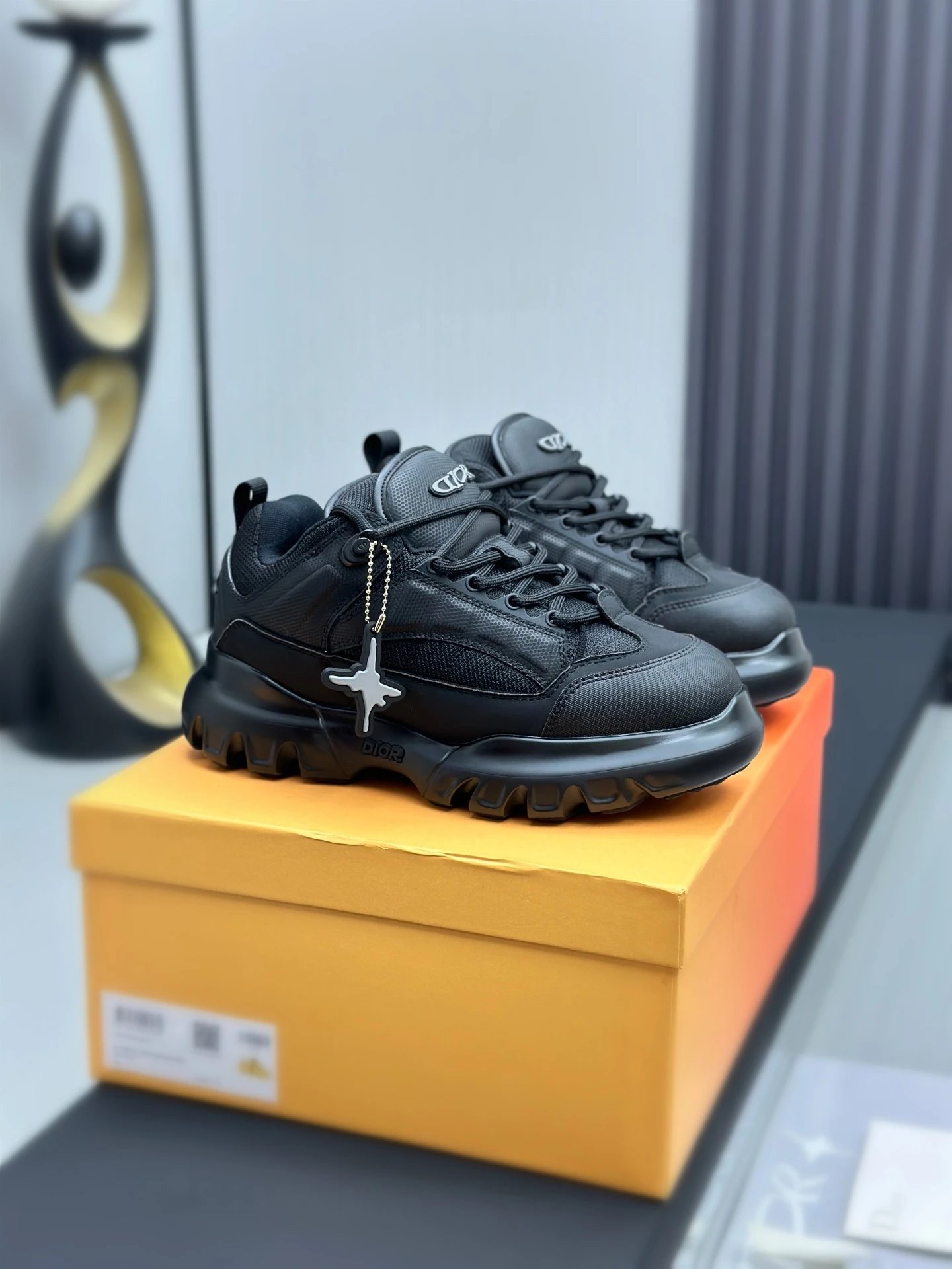 Dior x Levis Hamilton Sneakers Black - Gallery Image 3 - Detailed View