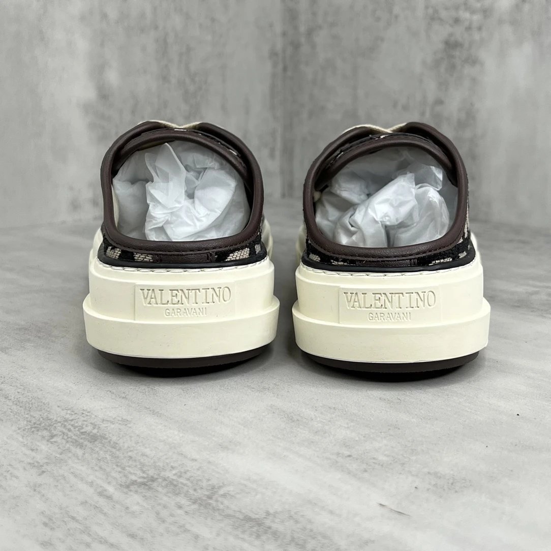 Low Top Canvas Sneakers Ivory Black - Gallery Image 8 - Detailed View