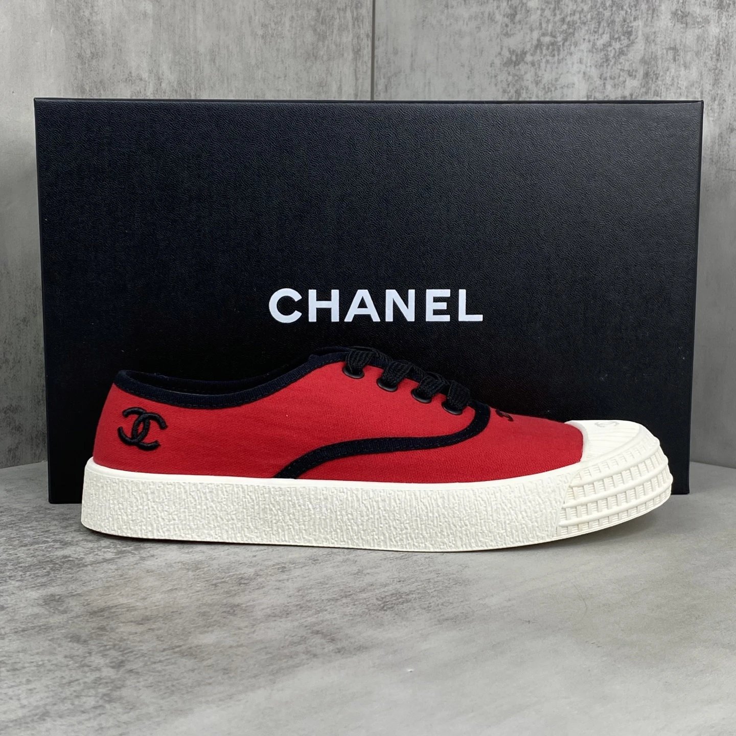 Vintage Canvas Low Top Sneakers with Rubber Sole Crimson Red - Gallery Image 1 - Detailed View