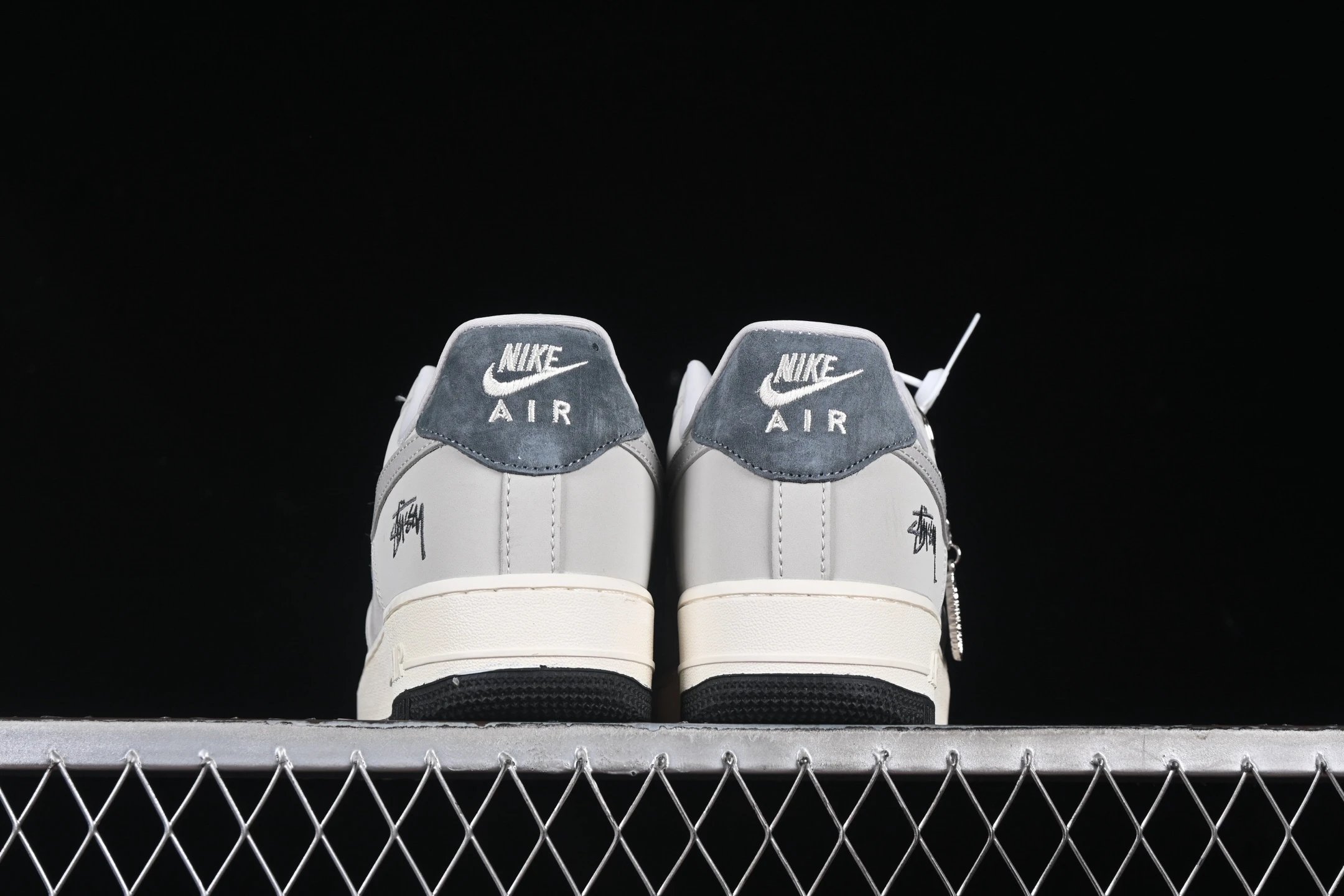 Low Top Sneakers Celestial Grey - Gallery Image 6 - Detailed View