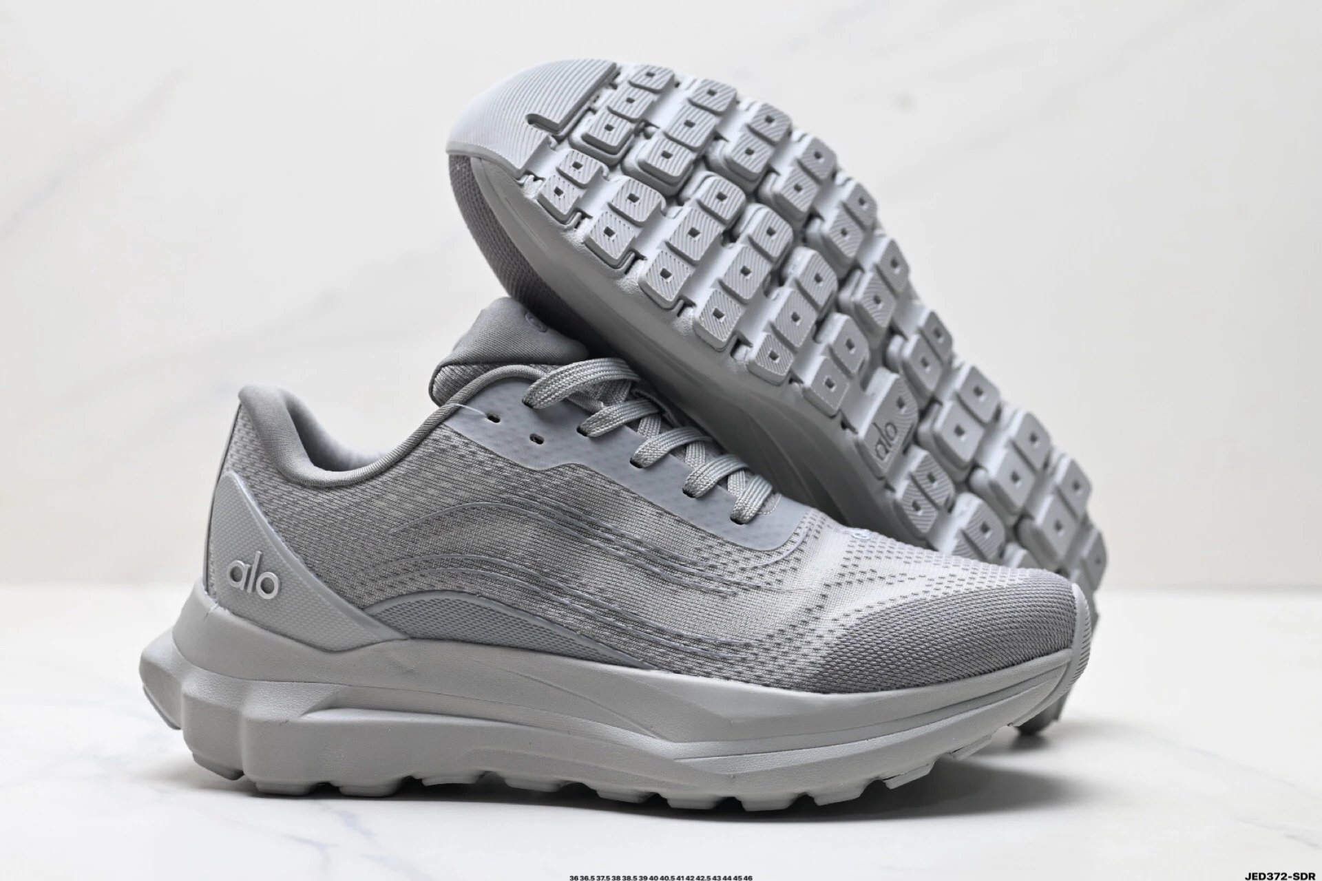 Alo Yoga Alo Runner Sneakers Grey - Gallery Image 5 - Detailed View