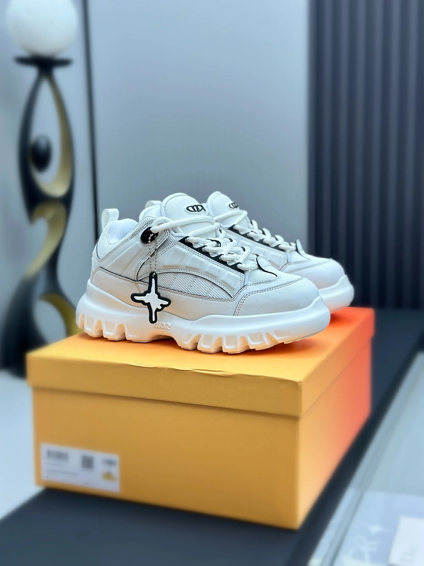 Dior x Levis Hamilton Sneakers White - Gallery Image 3 - Detailed View