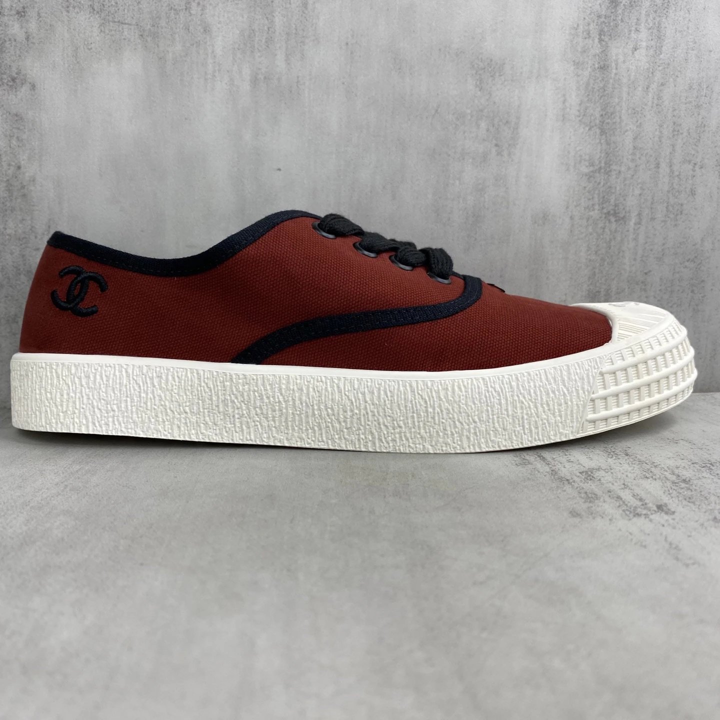 Vintage Canvas Low Top Sneakers with Rubber Sole in Crimson - Gallery Image 6 - Detailed View