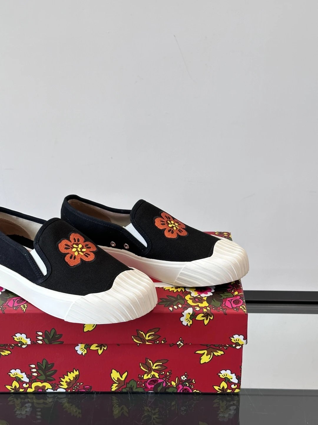 Kenzo Floral Canvas Shoes Black - Gallery Image 7 - Detailed View