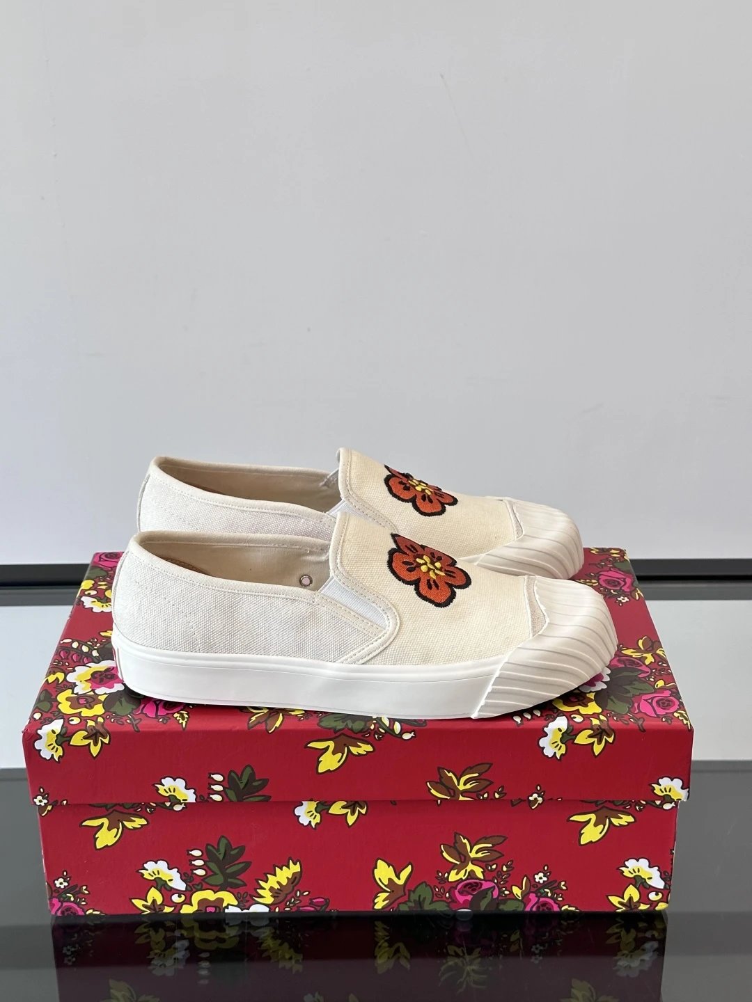 Kenzo Floral Canvas Shoes White - High Quality Product Image - Cnfans