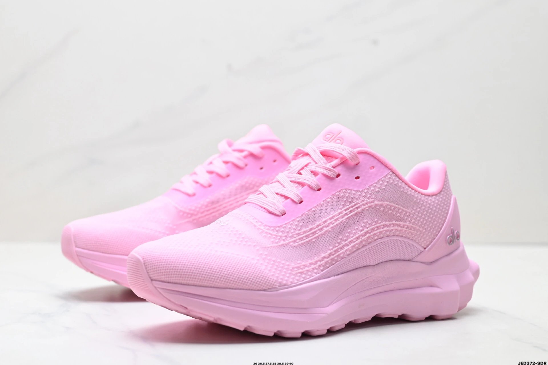 Alo Yoga Alo Runner Sneakers Pink - Gallery Image 4 - Detailed View