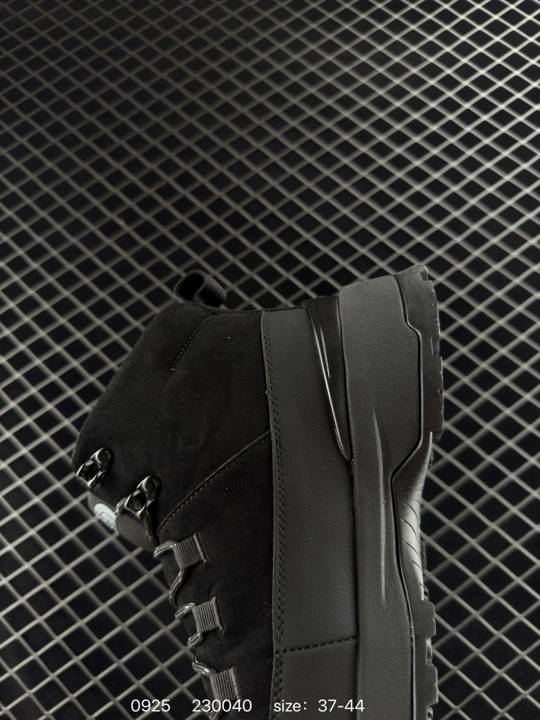 High-Top Hiking Boots Onyx - Gallery Image 8 - Detailed View