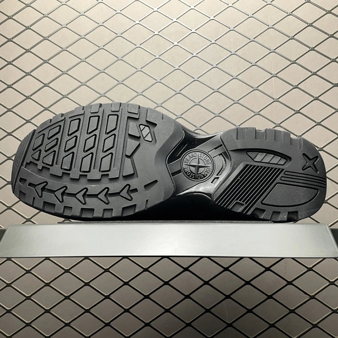 Outdoor Mesh Sneakers Onyx - Gallery Image 5 - Detailed View