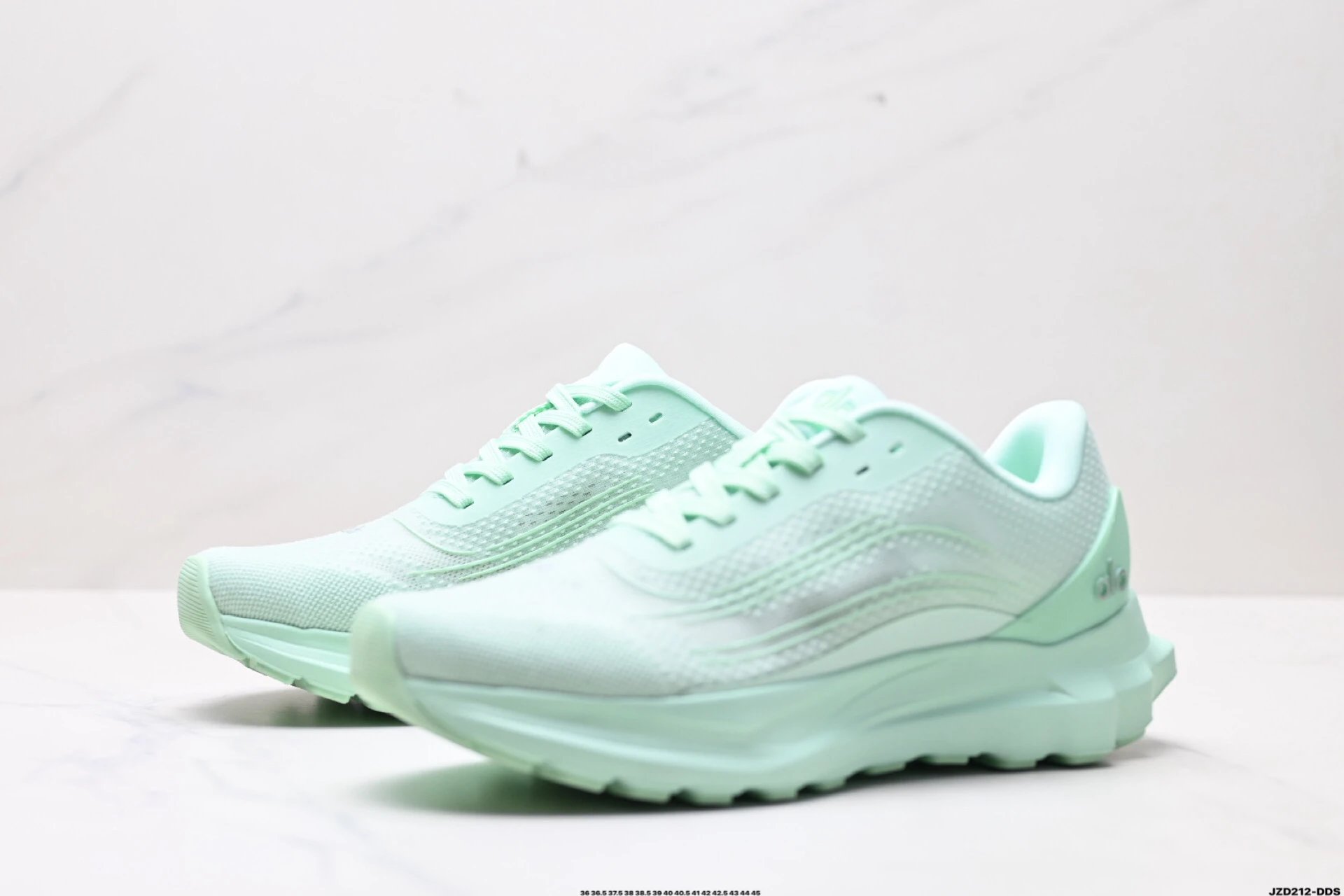 Alo Yoga Alo Runner Sneakers Green - Gallery Image 4 - Detailed View
