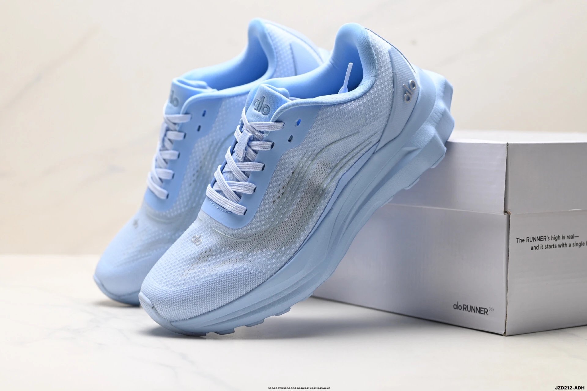 Alo Yoga Alo Runner Sneakers Blue - Gallery Image 8 - Detailed View