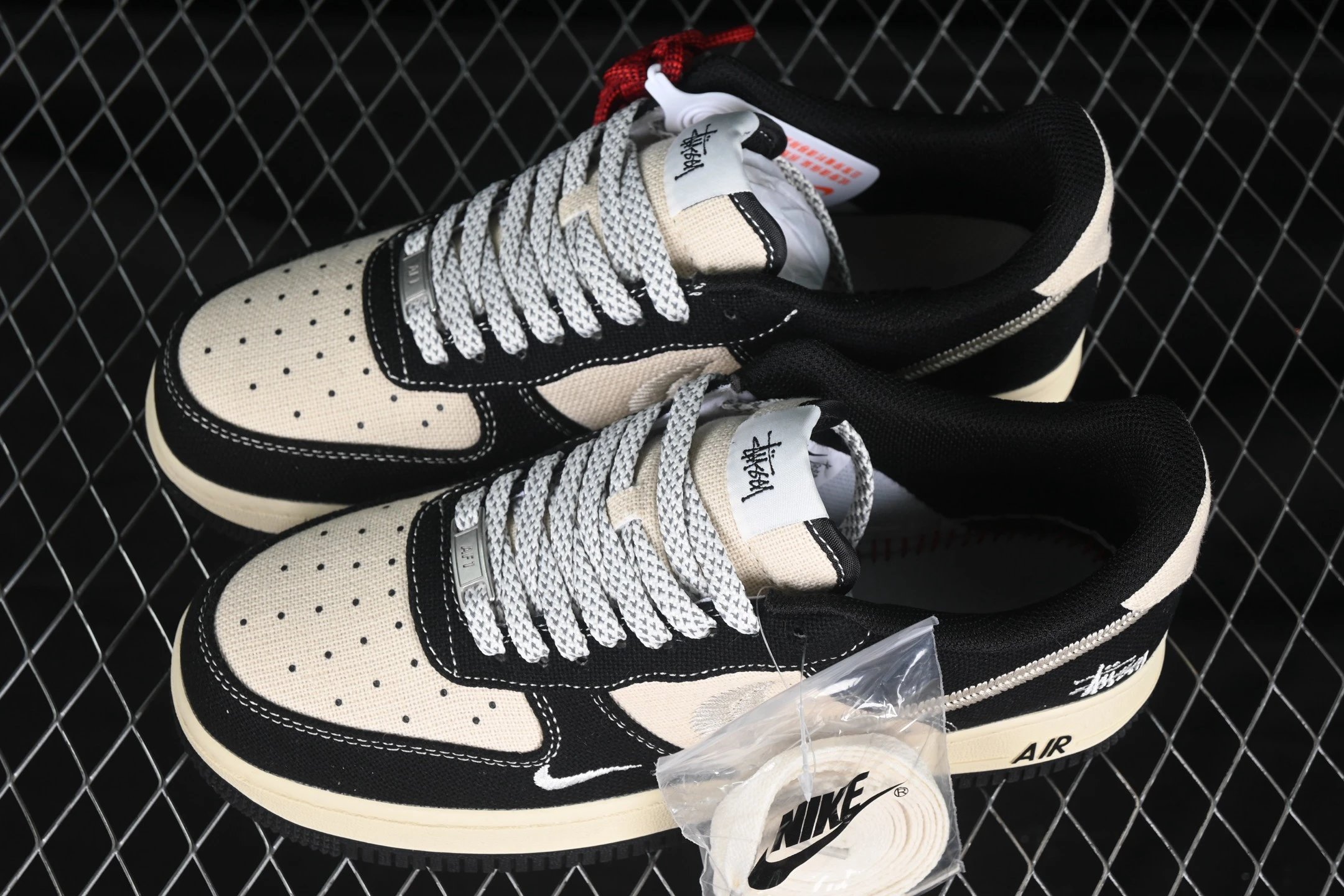 Canvas Low Sneakers Beige Noir - Gallery Image 5 - Detailed View