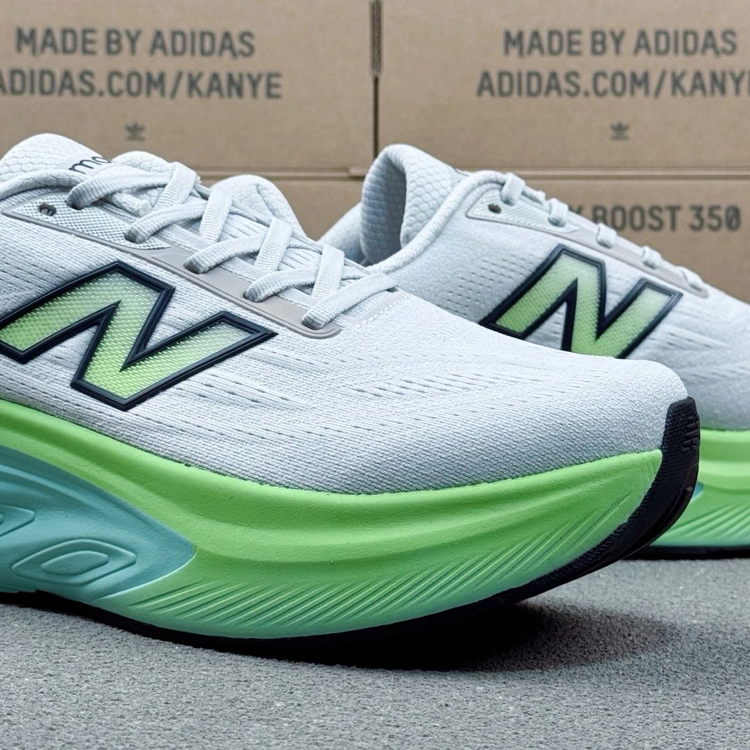 Lightweight Knit Running Shoes in Mint - Gallery Image 7 - Detailed View