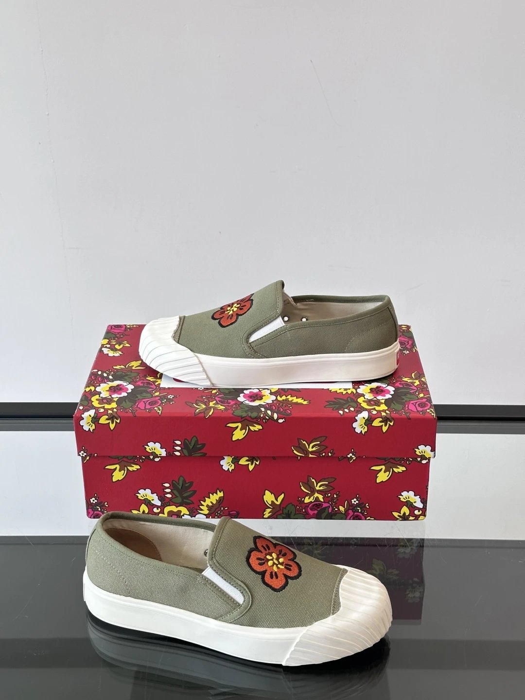 Kenzo Floral Canvas Shoes Olive Green - Gallery Image 4 - Detailed View