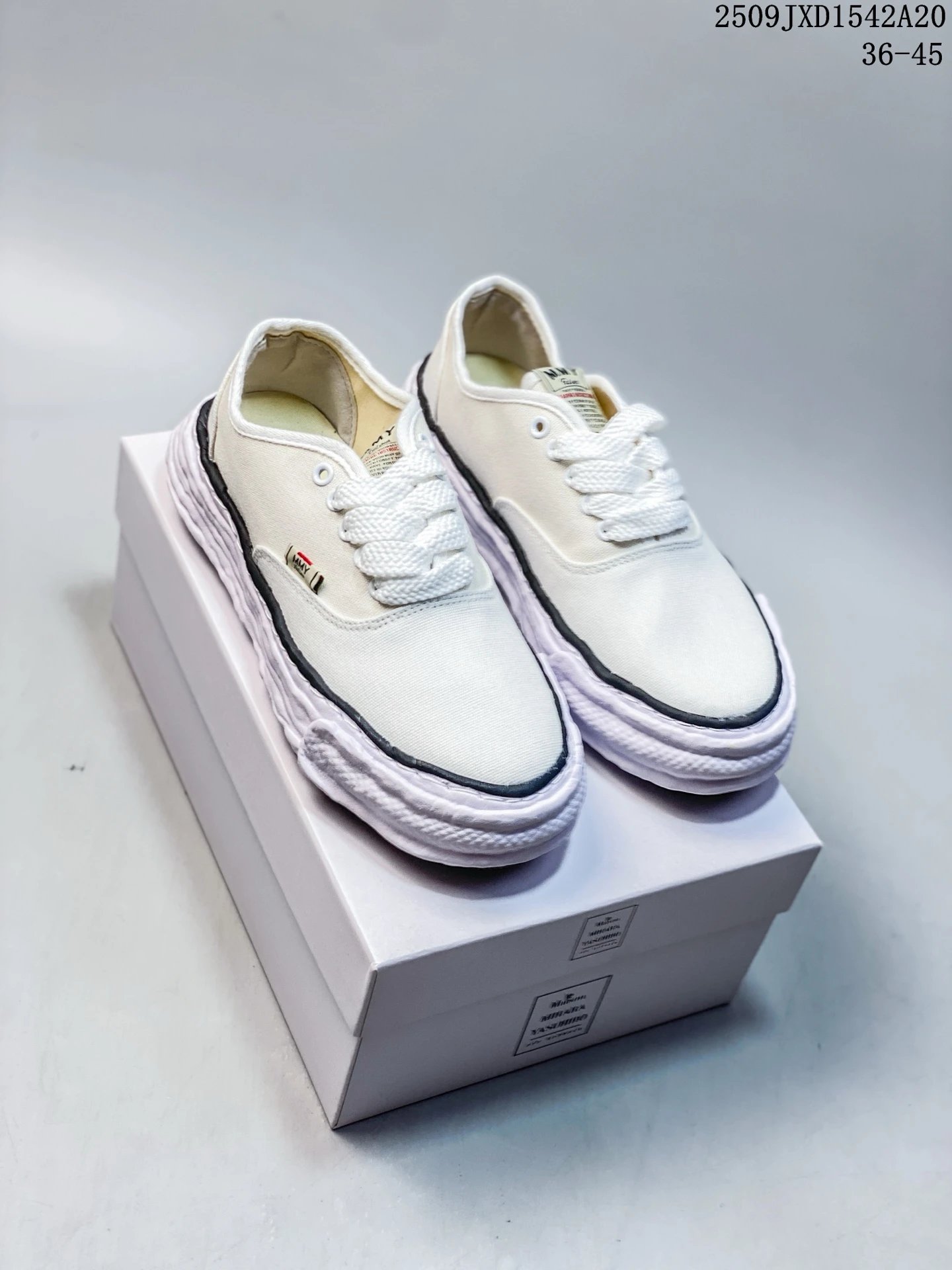 Maison MIHARA YASUHIRO MMY Original Sole Canvas Low Sneakers White Black - Gallery Image 2 - Detailed View