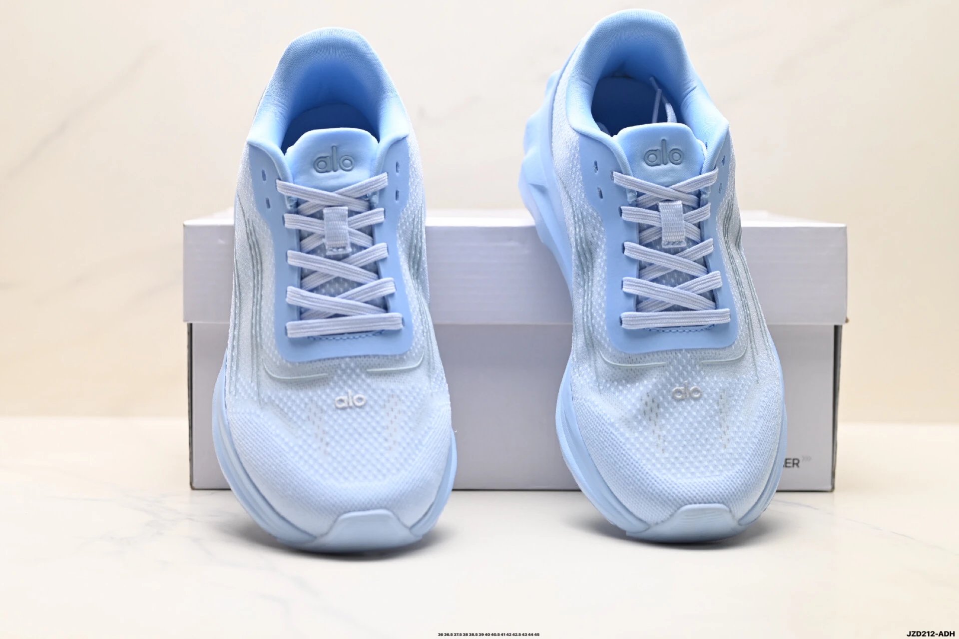 Alo Yoga Alo Runner Sneakers Blue - Gallery Image 7 - Detailed View