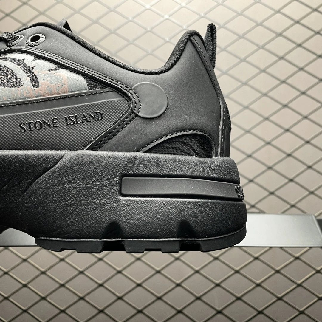 Outdoor Mesh Sneakers Onyx - Gallery Image 4 - Detailed View