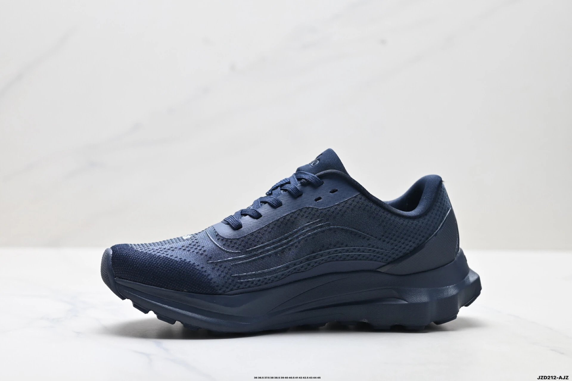 Alo Yoga Alo Runner Sneakers Navy - Gallery Image 3 - Detailed View